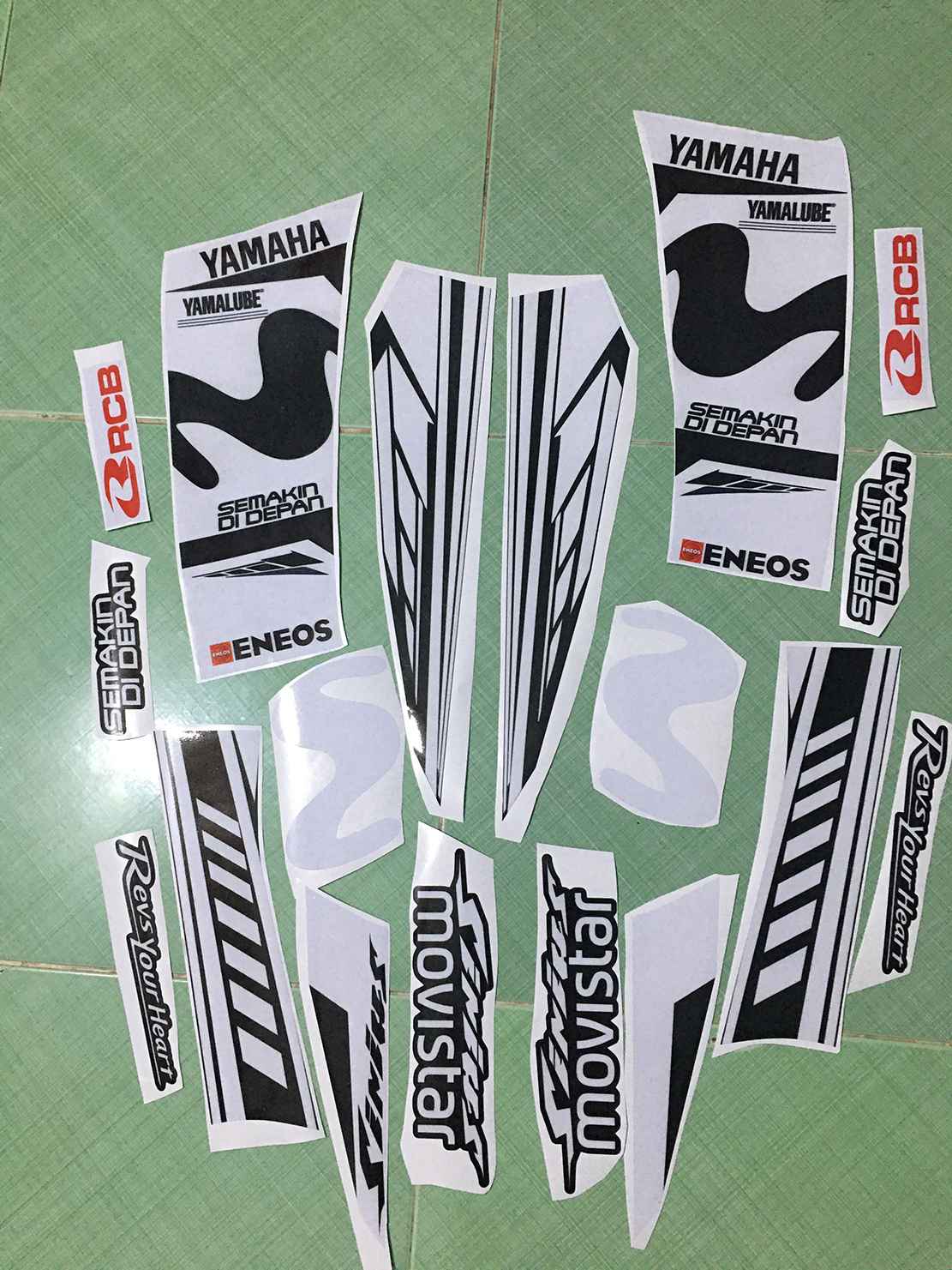 tem sirius 110 trắng đen movi (trước trắng sau đen)