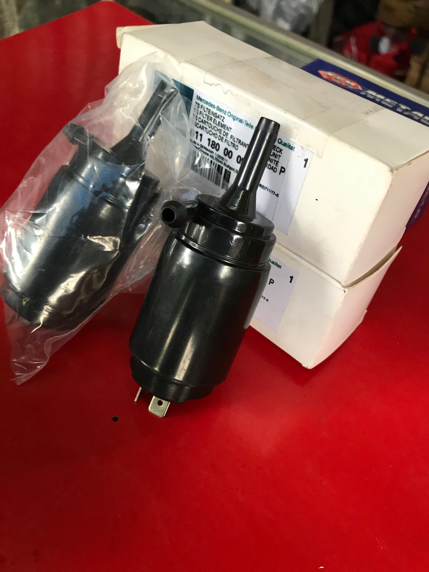 [HCM]Motor bơm xịt nước kính Mercedes Benz Sprinter