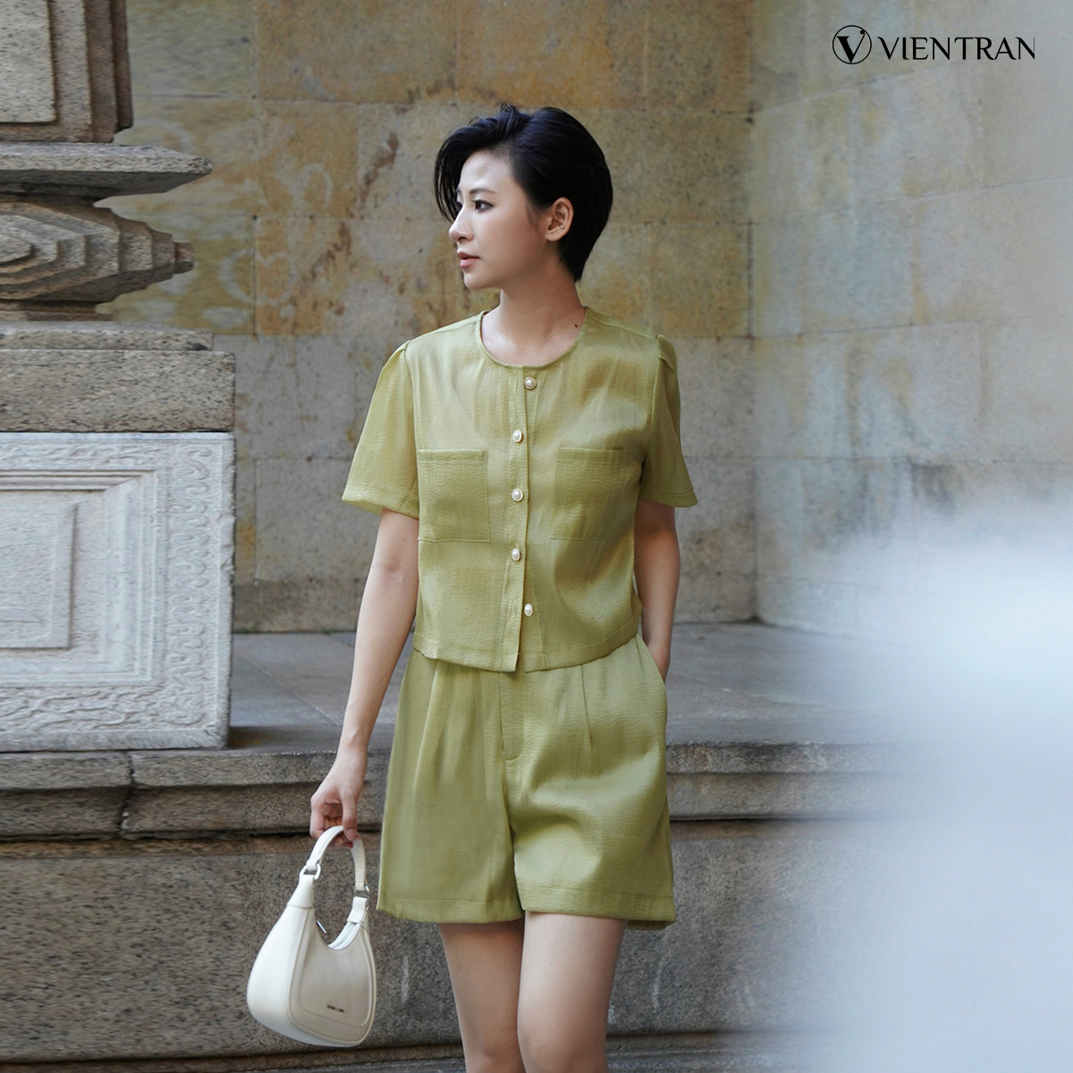 Quần Shorts VIENTRAN Ly Xếp Túi Dọc V64S23H007