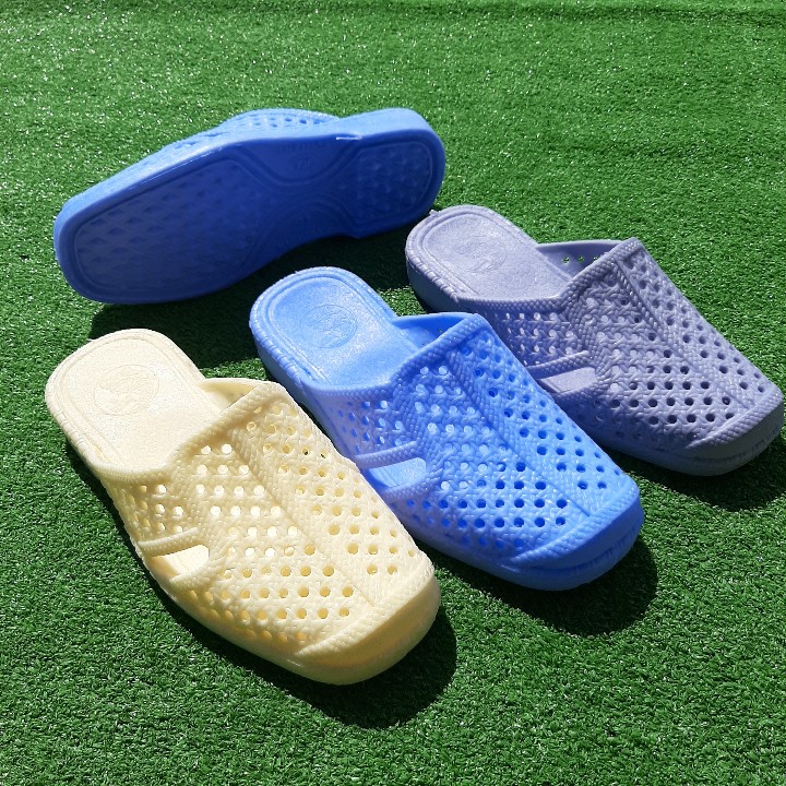 Plastic Honeycomb Slippers with Closed Toe for Rain
