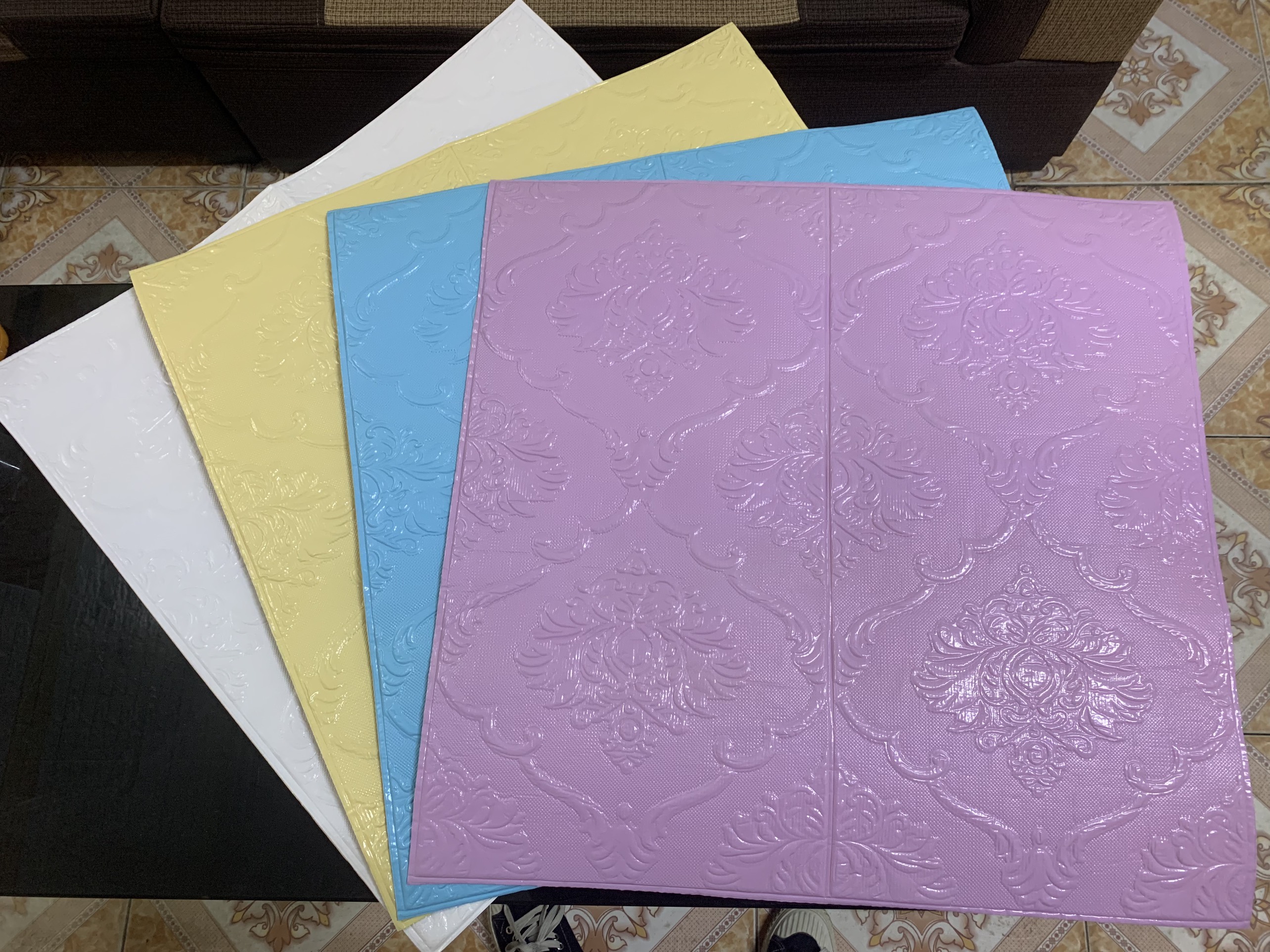 Xốp dán tường hoa văn kích thước 70x70cm