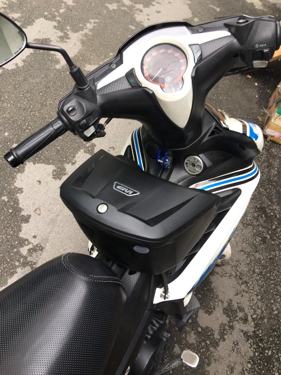 Thùng giữa xe Exciter 135 mẫu givi G12N kèm pát