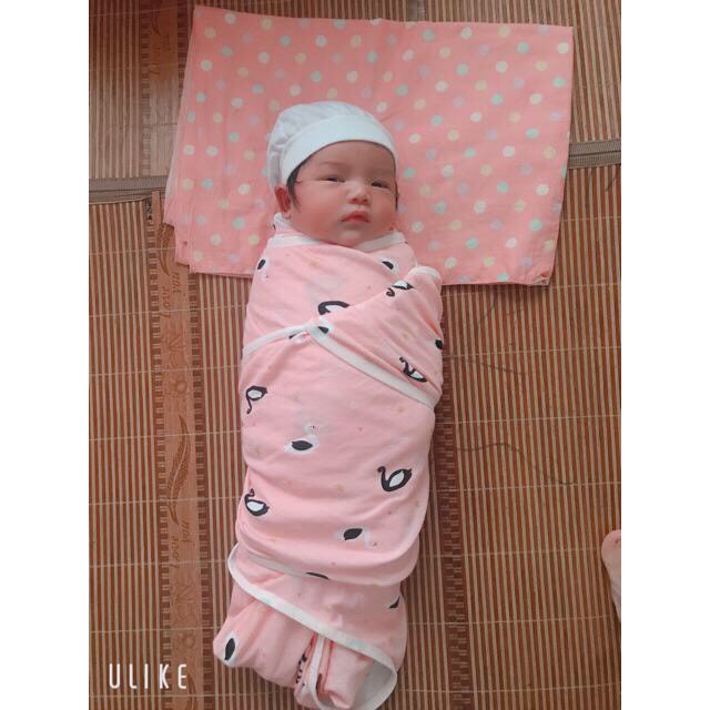 Quấn chũn swaddle giúp bé giảm giật mình