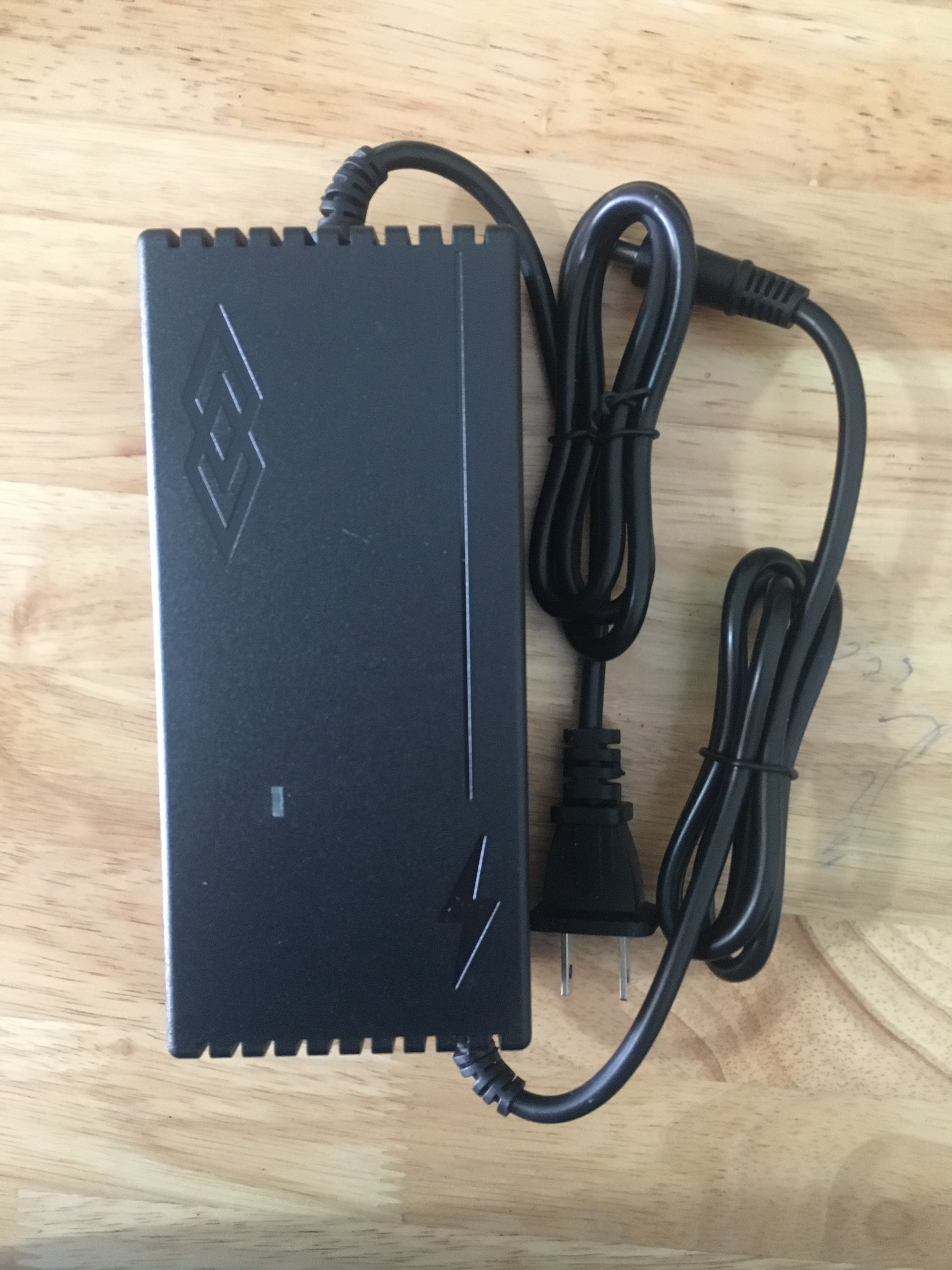 Sạc Pin iron photphase Lithium 14,6v 10A 5A