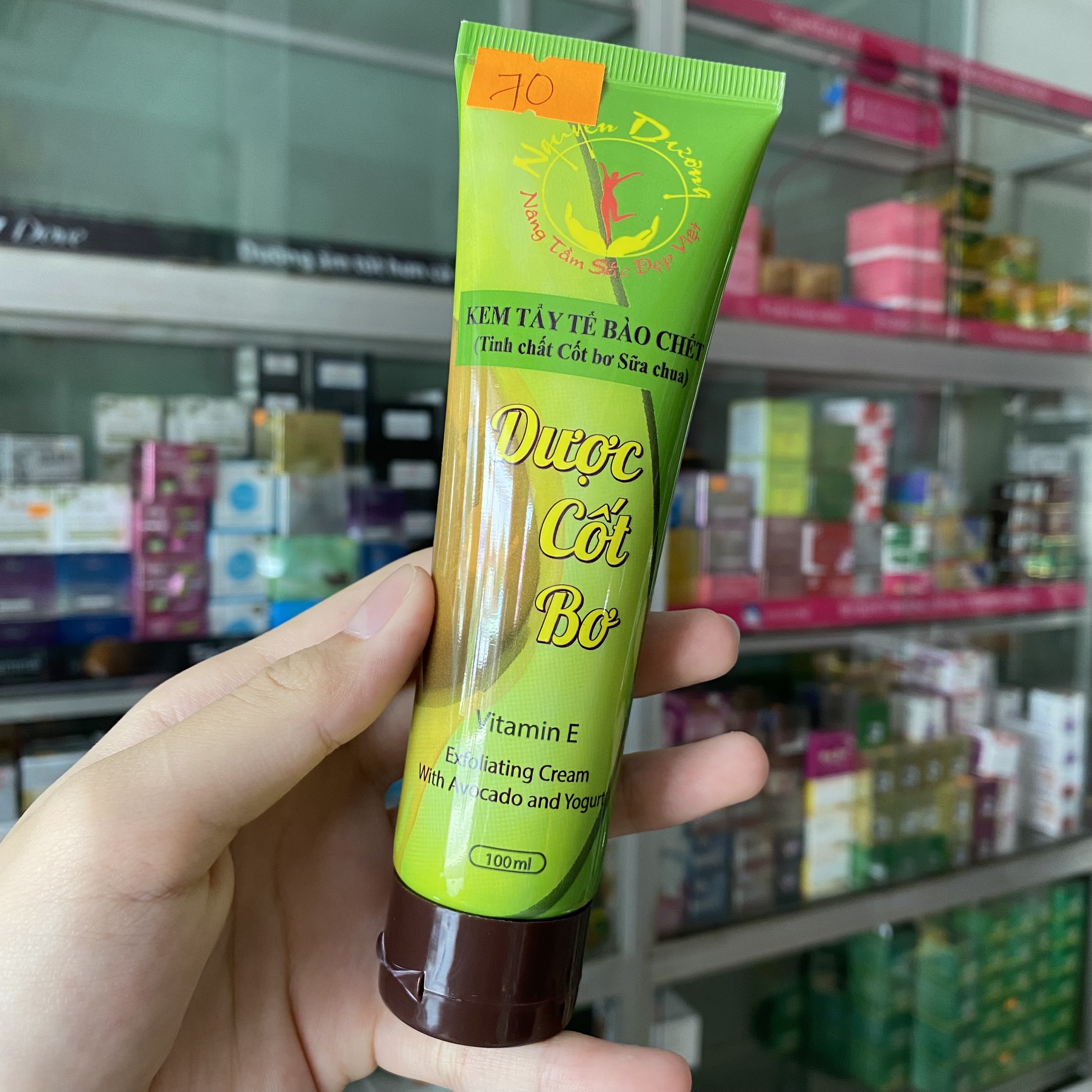Kem tẩy tế bào chết Tinh chất Bơ