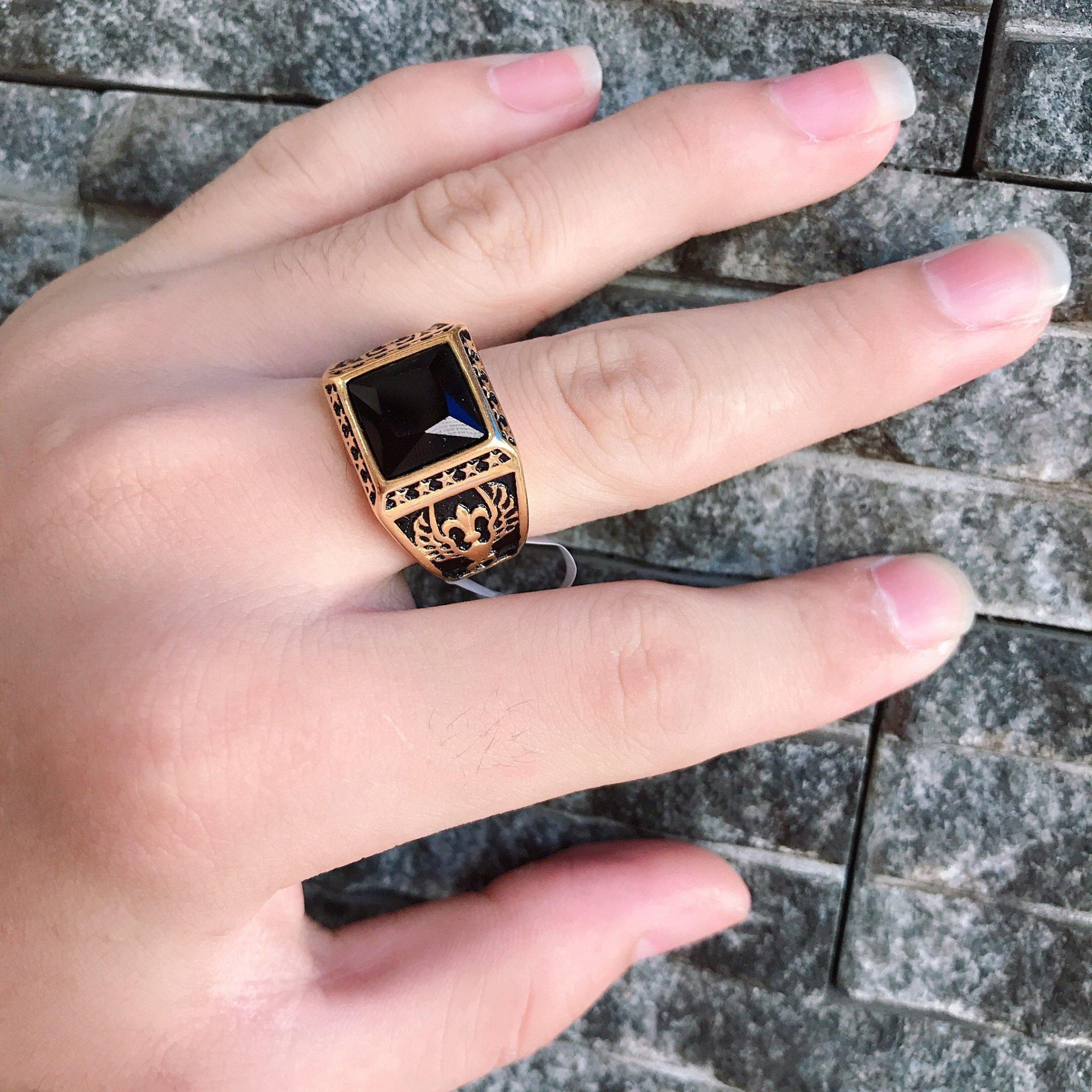 Nhẫn Mỹ Bản Vuông Khắc Chữ Logo Vua Khảm Đá Thạch Anh-  Hút Tài- Hút Lộc