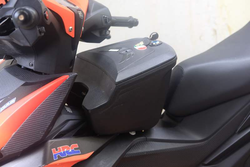 thùng giữa givi gắn winner X