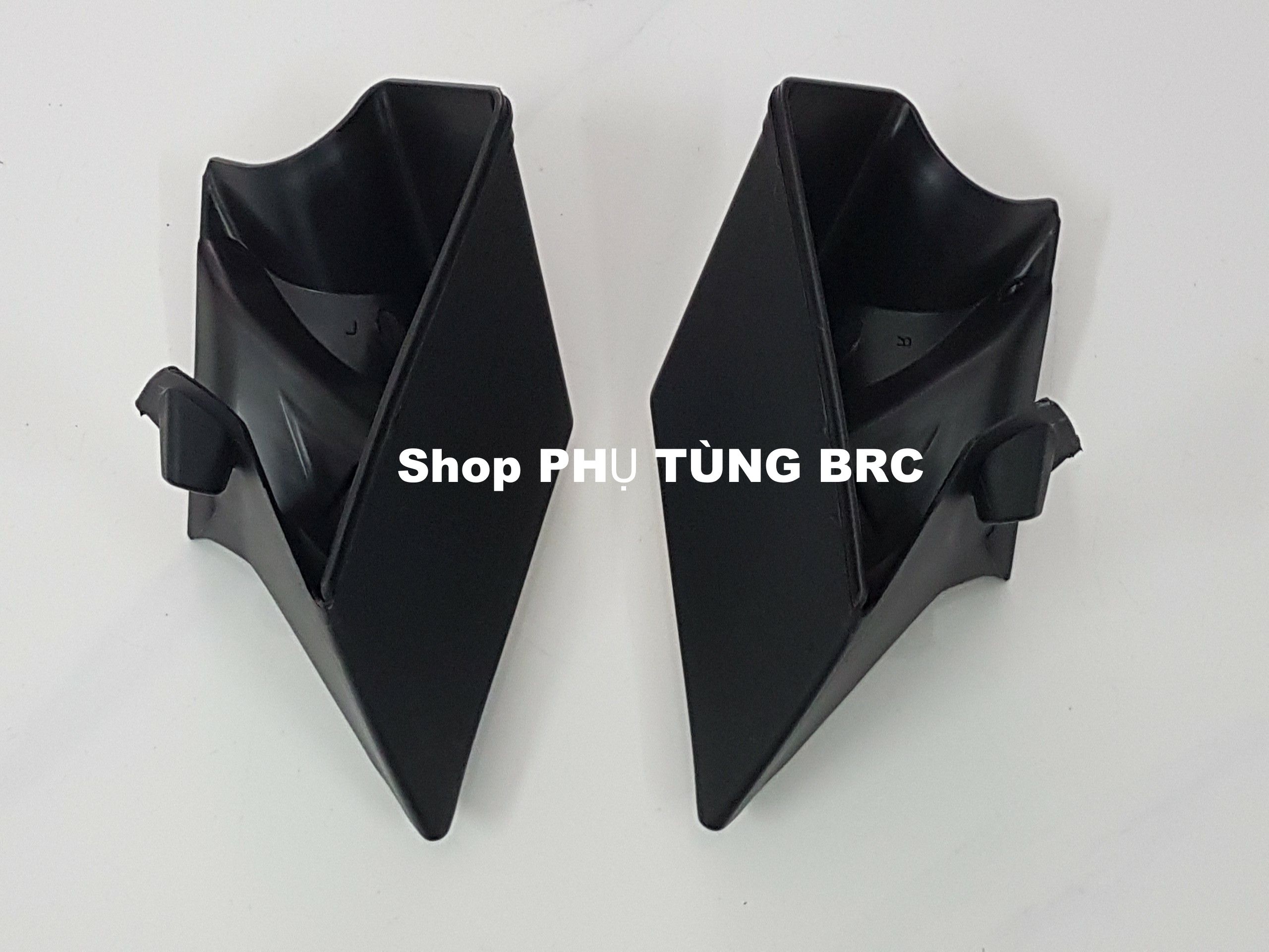 Hộp đựng đồ xe EXCITER 150 đời 2015 - 2020 ( gồm 2 cái hộp trái + phải màu đen)