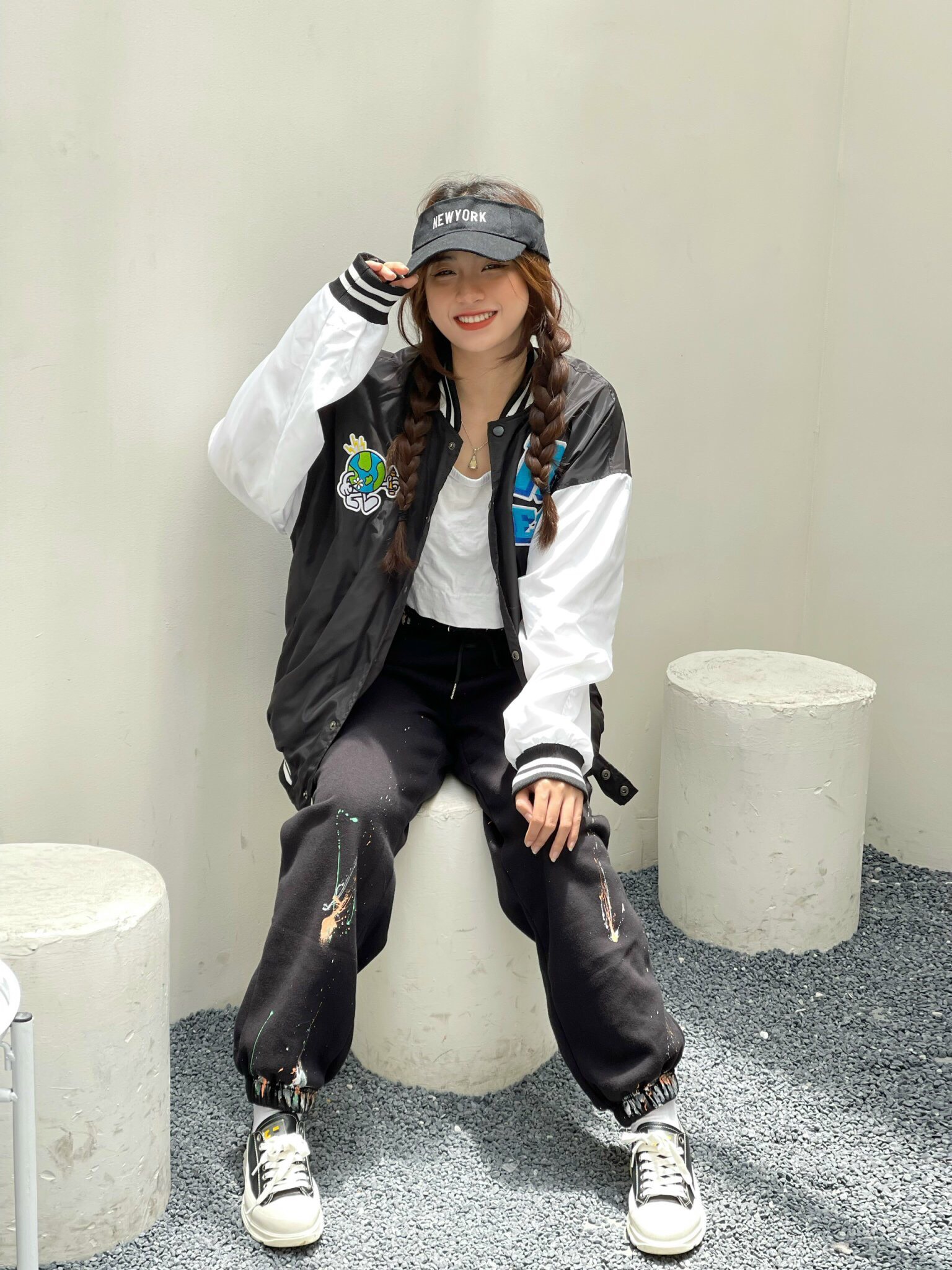 ÁO KHOÁC VARSITY THÊU MÀU ĐEN