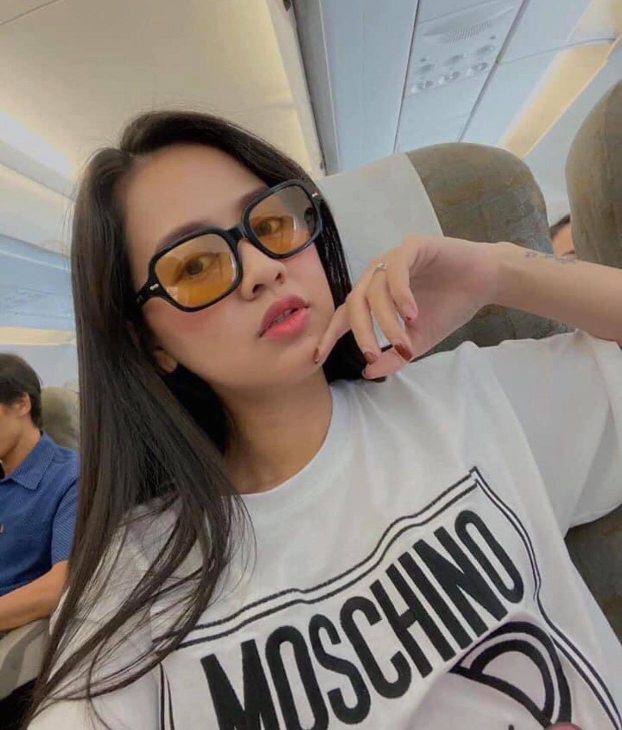 Kính râm màu vàng cực chất do Nam và Nữ