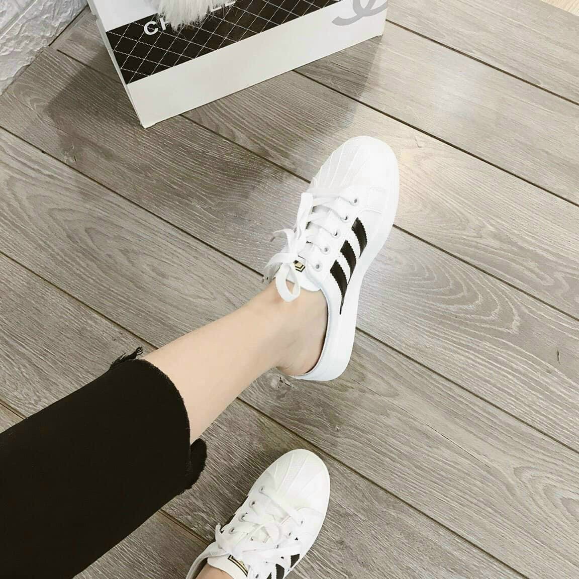 Giày sục thể thao năng động trẻ trung