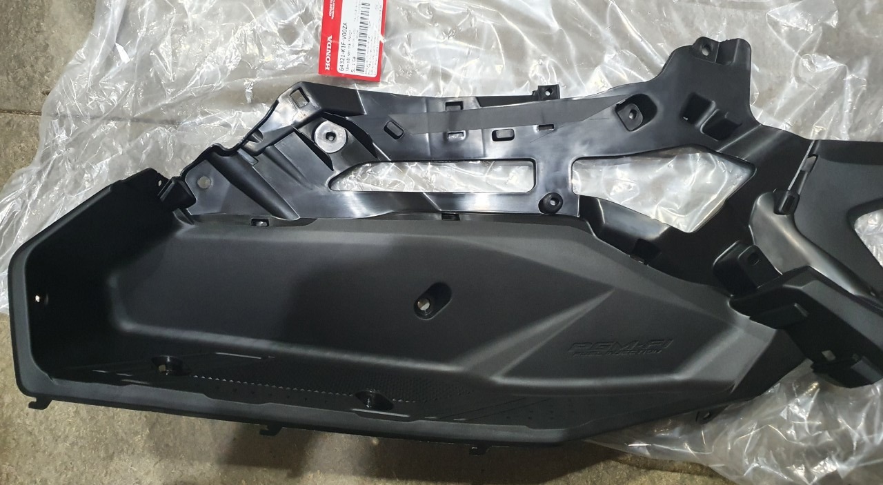 [HCM]YẾM GÁC CHÂN ĐEN HONDA AIR BLADE 2020