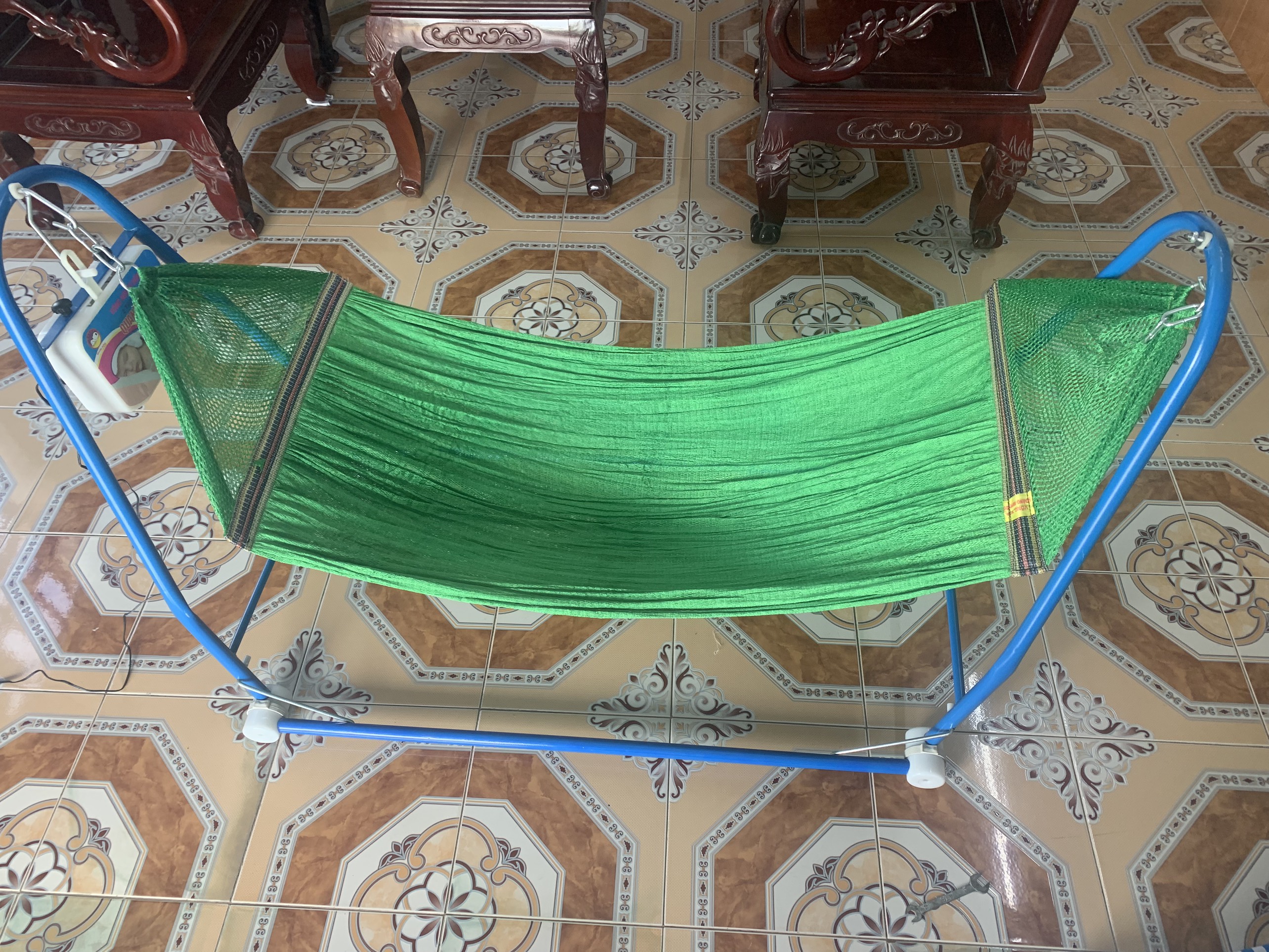 Võng tự đưa cho bé ( sản phẩm có khung + võng + máy đưa+ sạc)