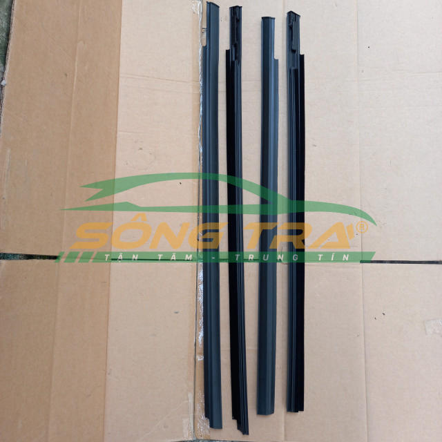 NẸP CHÂN KÍNH CÁNH CỬA DAEWOO MATIZ ( GIÁ 1 BỘ)