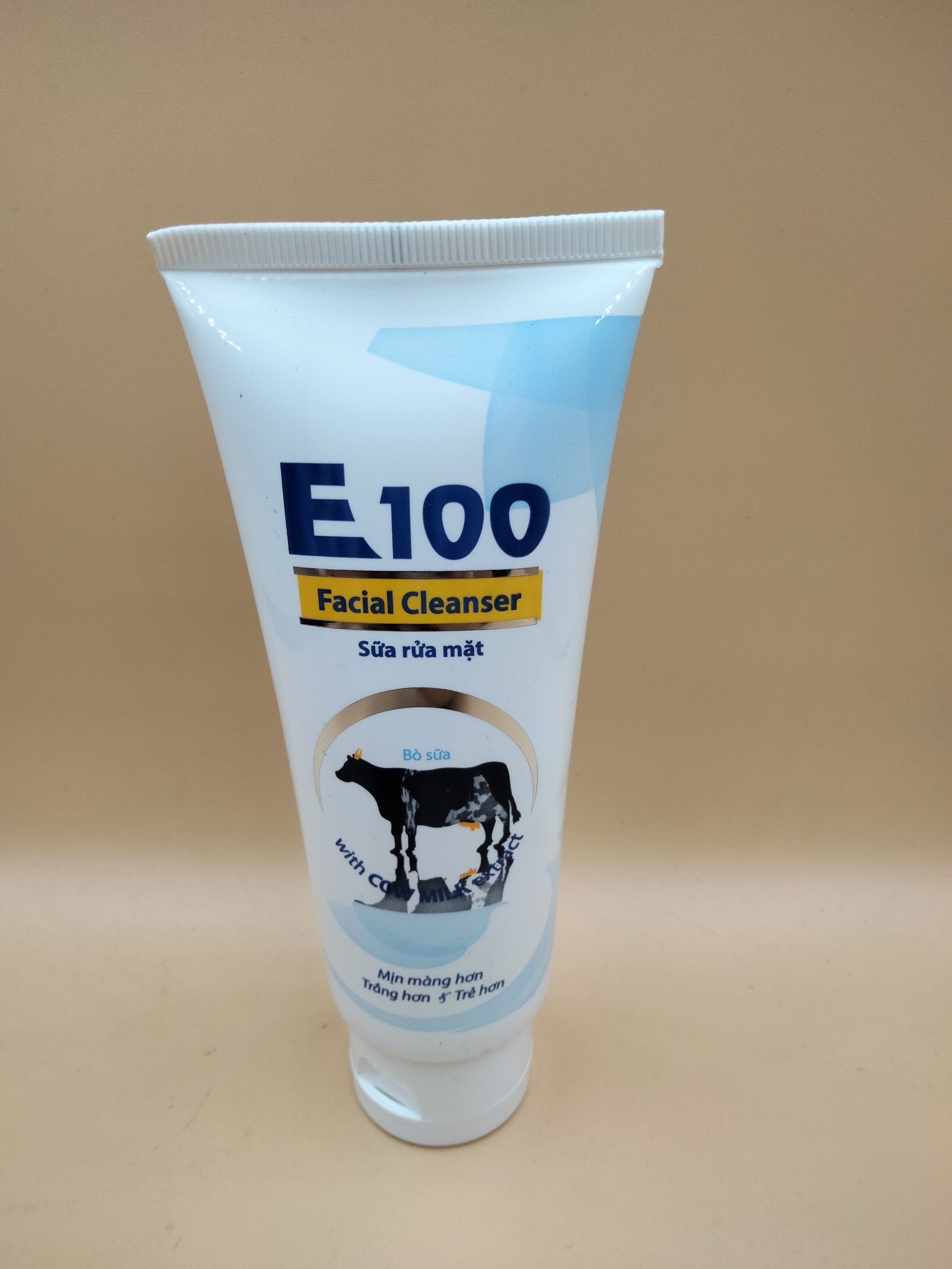 Sữa rửa mặt E100