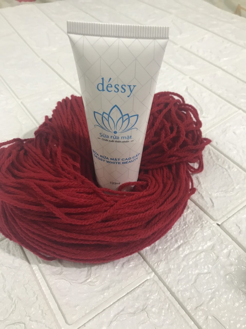 Sữa rửa mặt cao cấp dành cho da nhờn Dessy