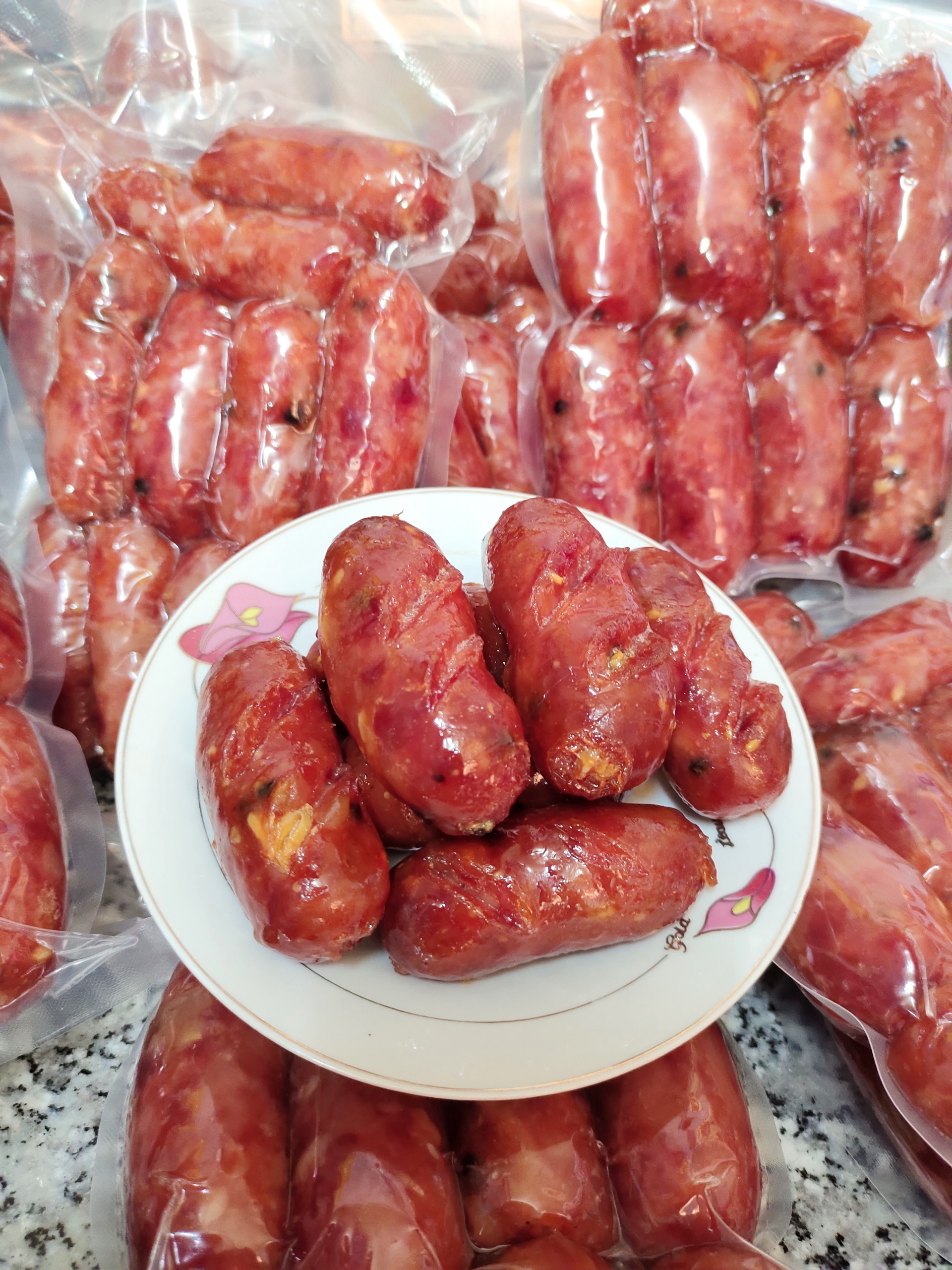 COMBO (1kg( LẠP XƯỞNG TRUYỀN THỐNG VÀ (1kg) LẠP XƯỞNG HỒ LÔ