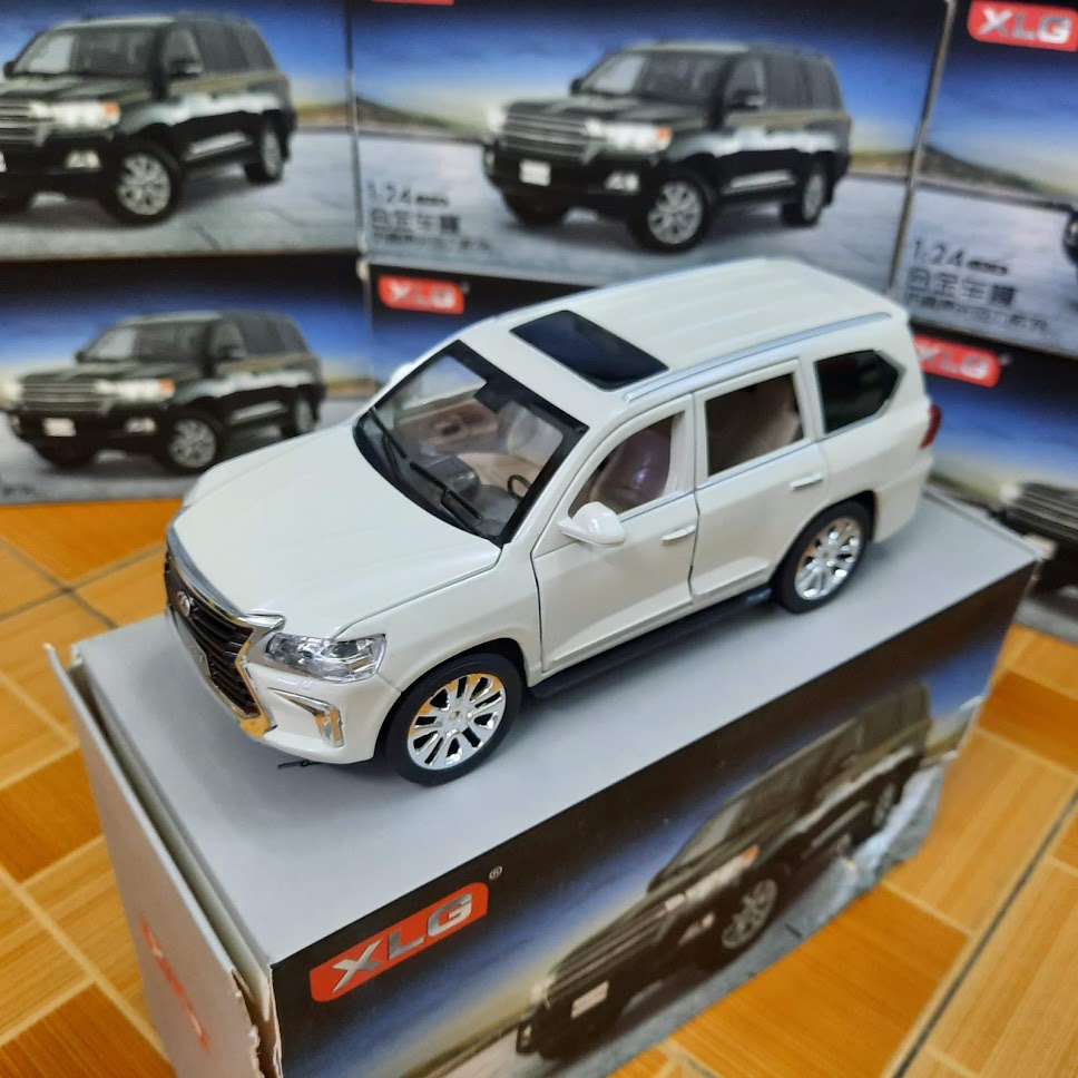 Mô hình xe ô tô Lexus LX570 XLG tỉ lệ 1:24 đồ chơi trẻ em xe ô tô làm bằng kim loại mở được cửa có đèn và âm thanh và chạy bằng cót