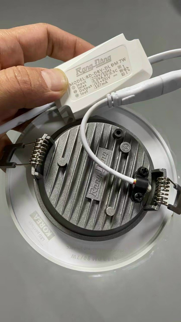 Đèn âm trần Rạng Đông 7w/phi 90, 9w phi 110 .3 màu,viền vàng