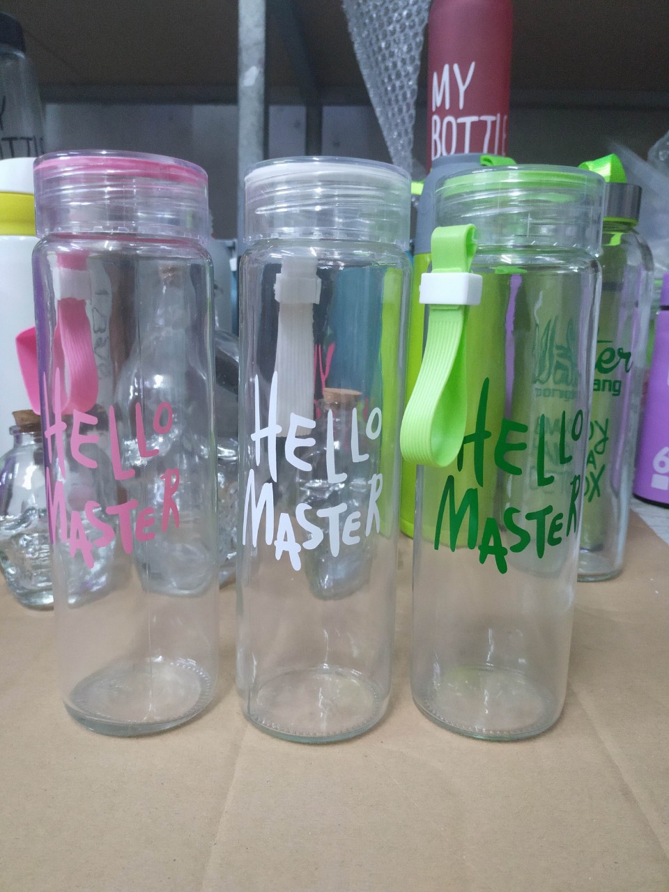 Bình Thuỷ Tinh Trong In Chữ Hello Master 420 ml