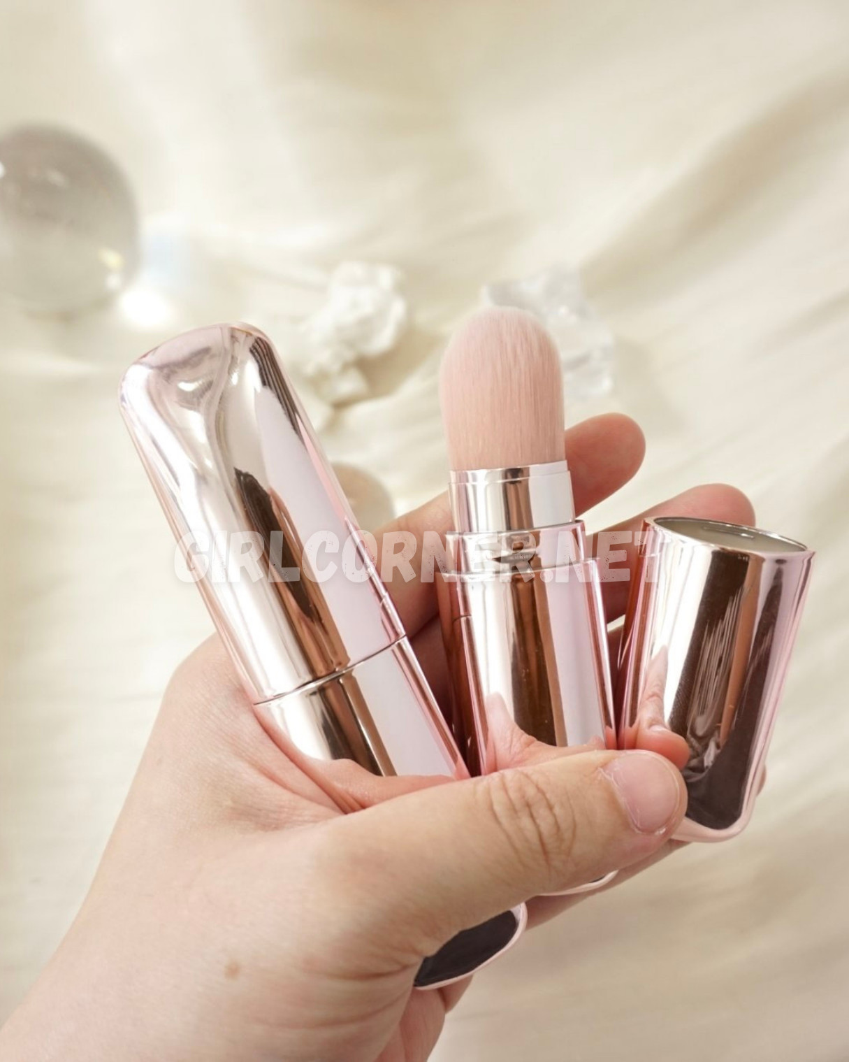 Cọ che khuyết điểm Feather B Kabuki