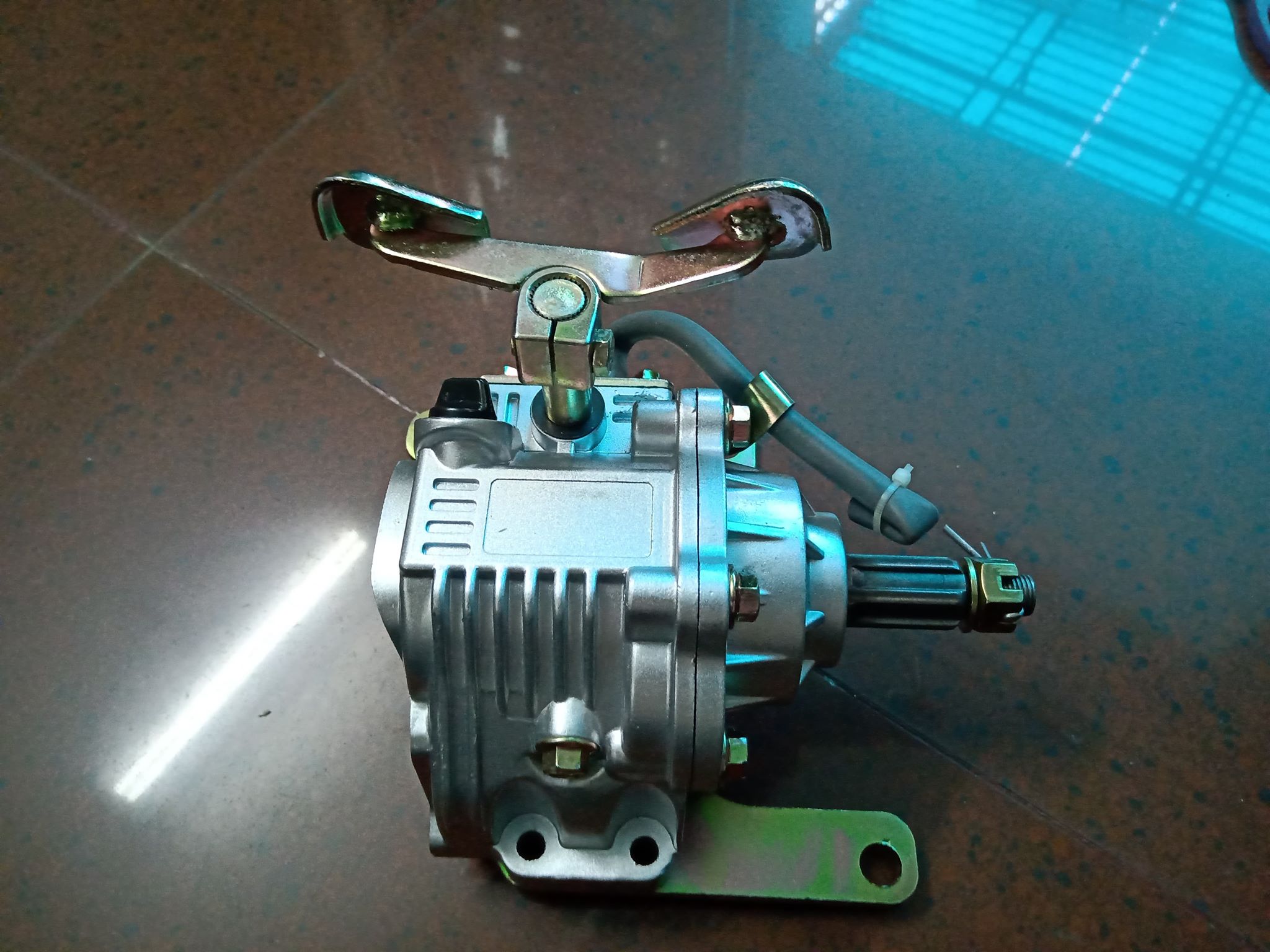 Hộp số đảo chiều xe máy 110cc ( cốt 17mm )