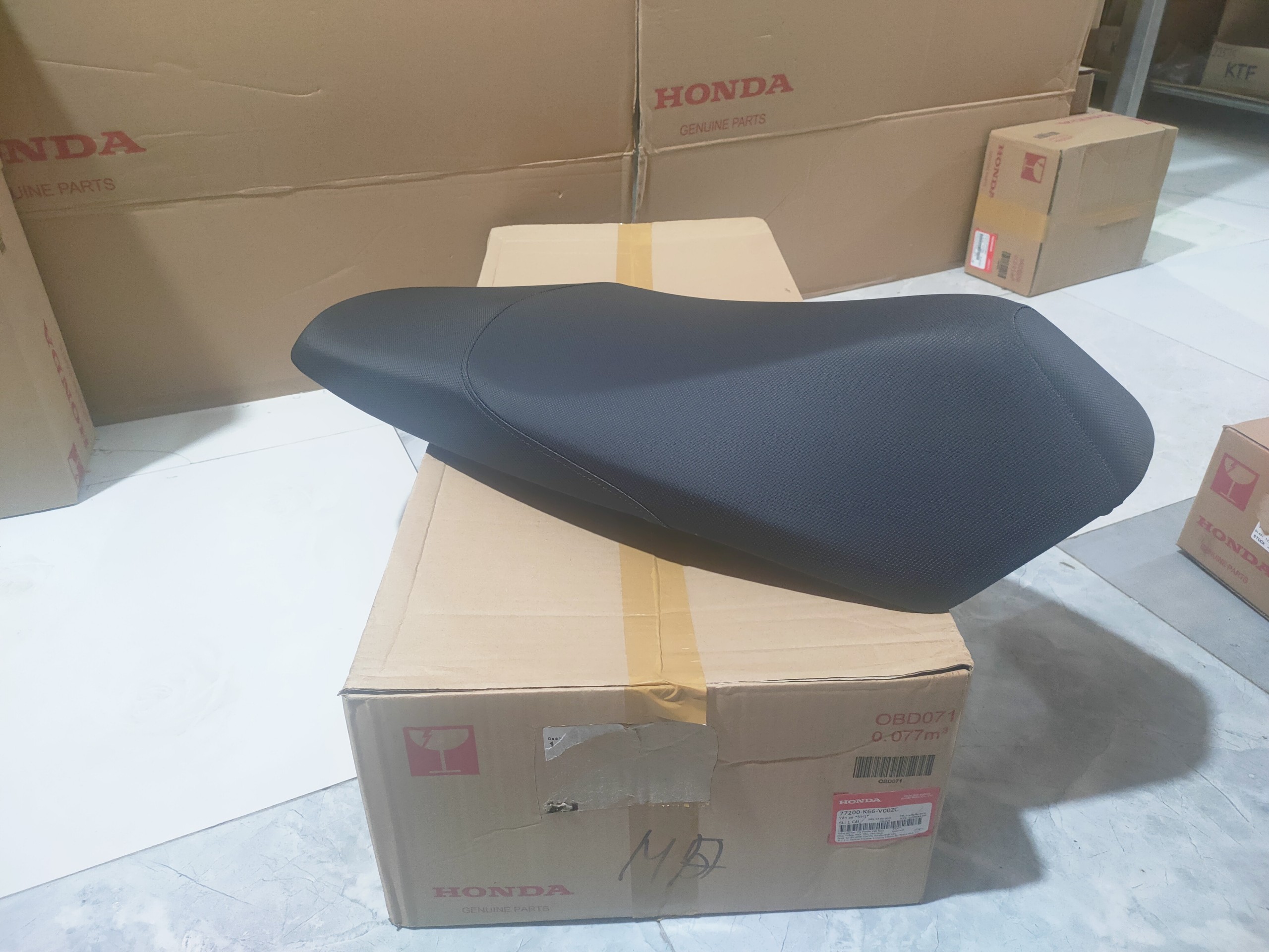 Yên xe Air blade 2016-2018 màu đen ( 77200K66V00ZC)