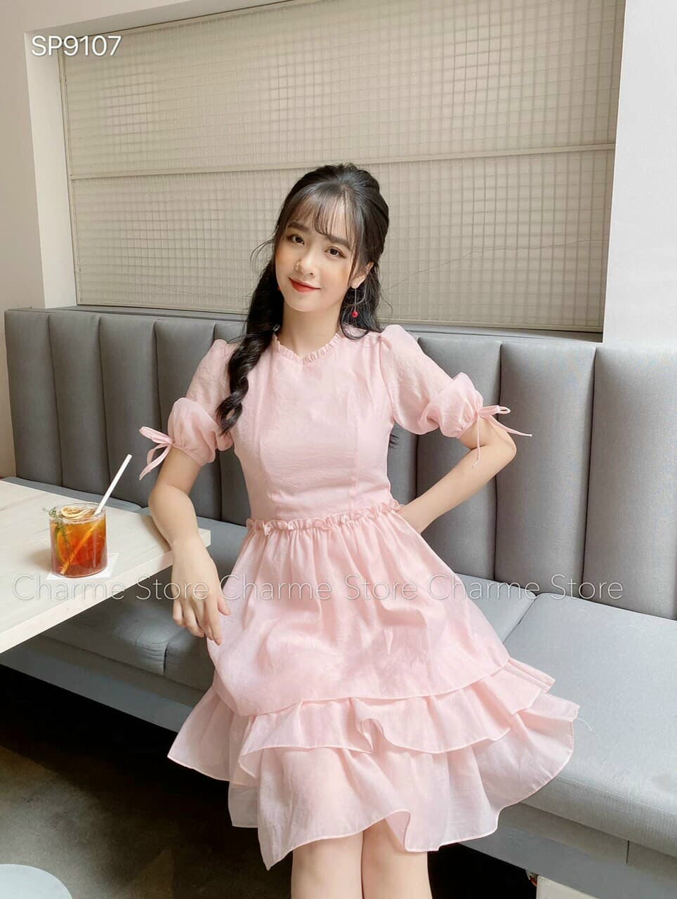 Đầm xòe ba tầng tay lỡ kết nơ phong cách thanh lịch