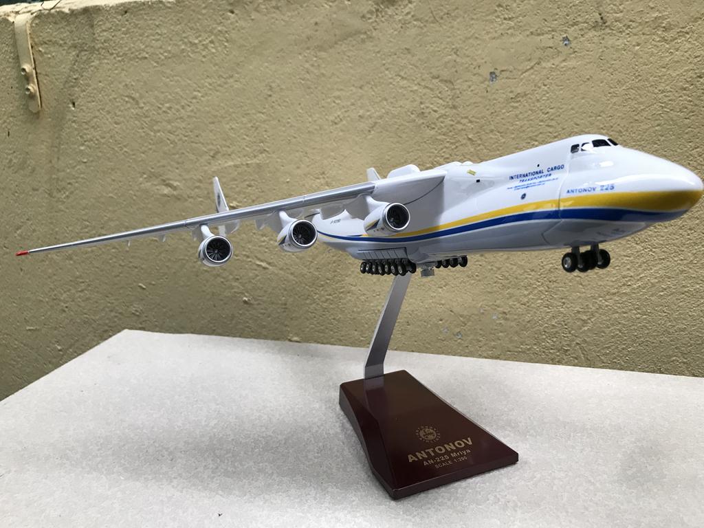 Mô hình máy bay ANTONOV Airlines 1:200