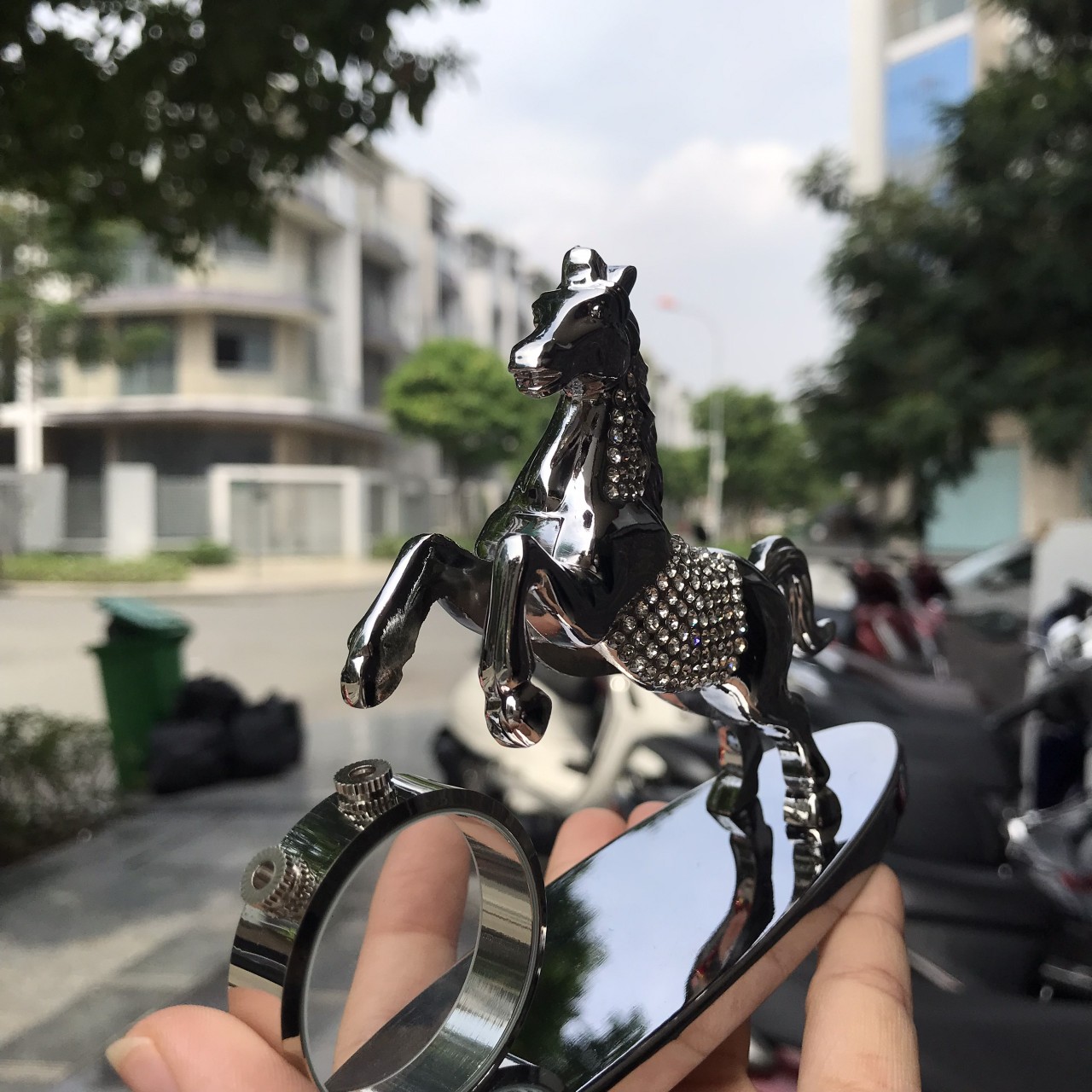 Nước hoa ngựa đính đá
