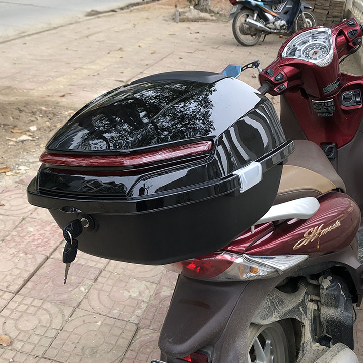 Thùng đựng đồ gắn đuôi xe máy TD06