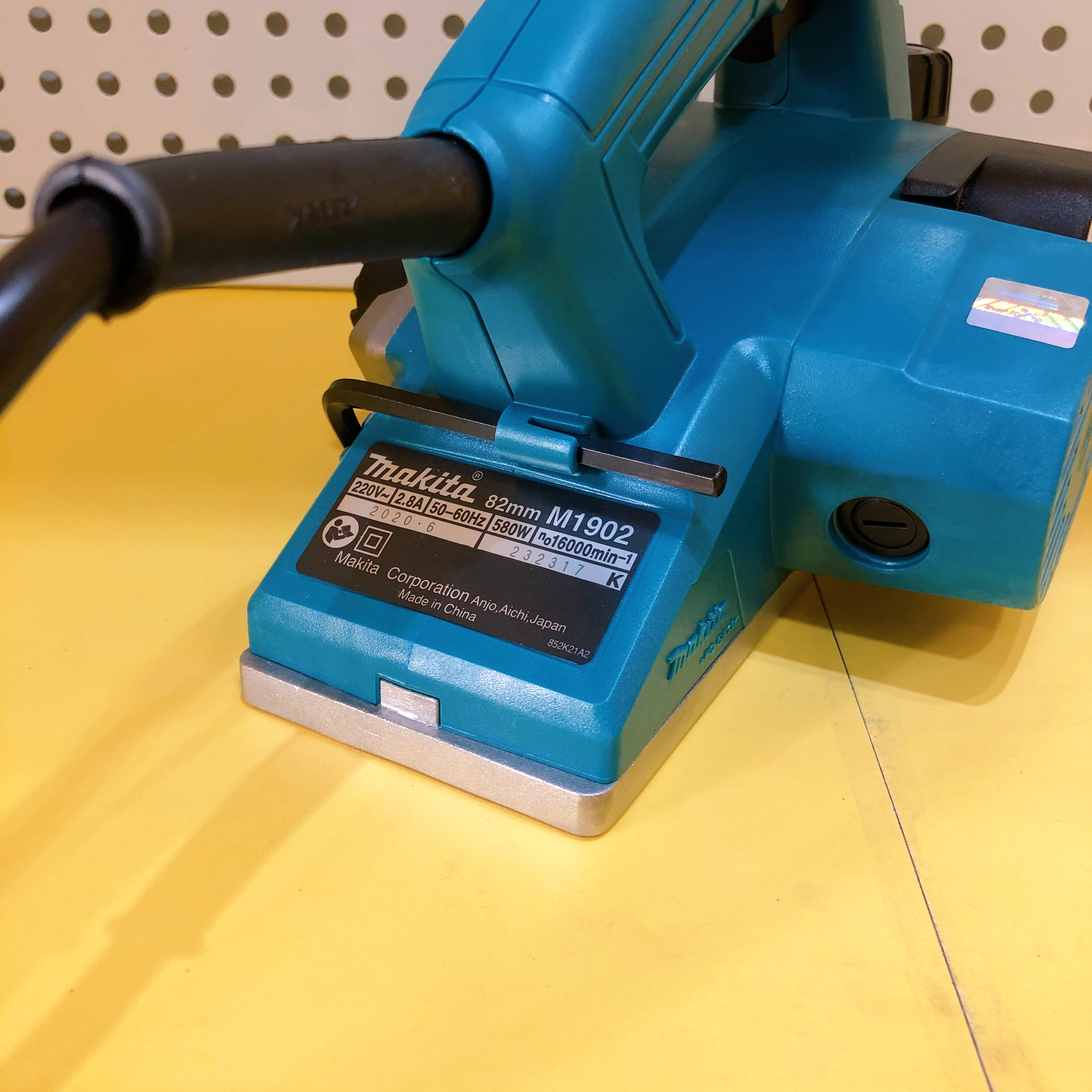 [HCM]Máy Bào Gỗ Makita M1902B 82mm
