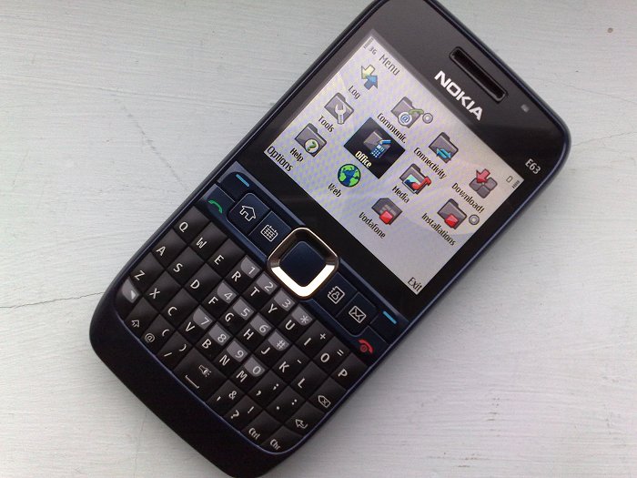 Điện thoại độc cổ Nokia e63 wifi giá rẻ tặng kèm sim 3g