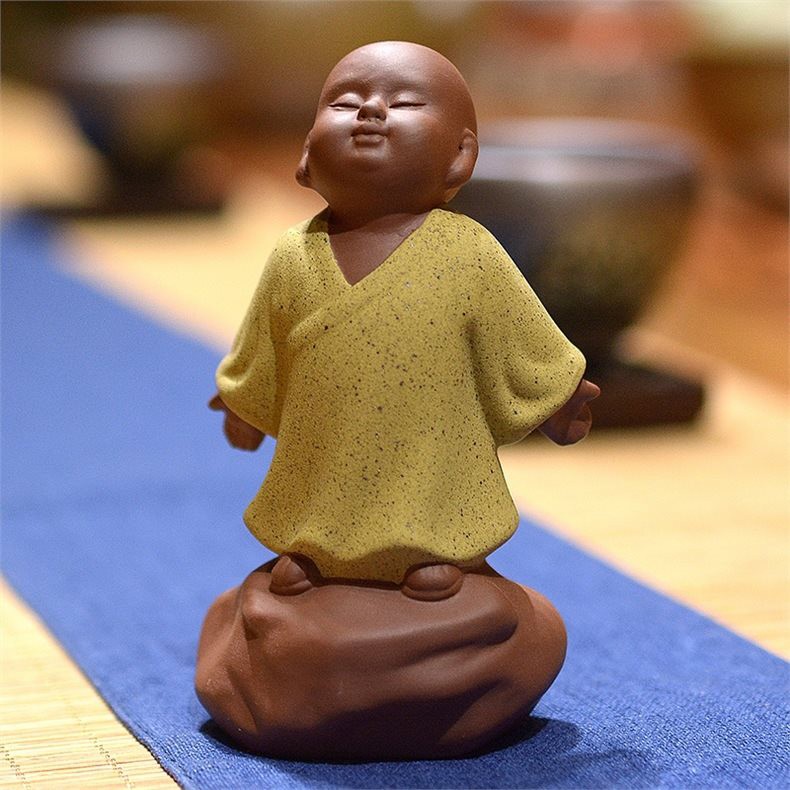 Tượng chú tiểu đón nắng gốm màu