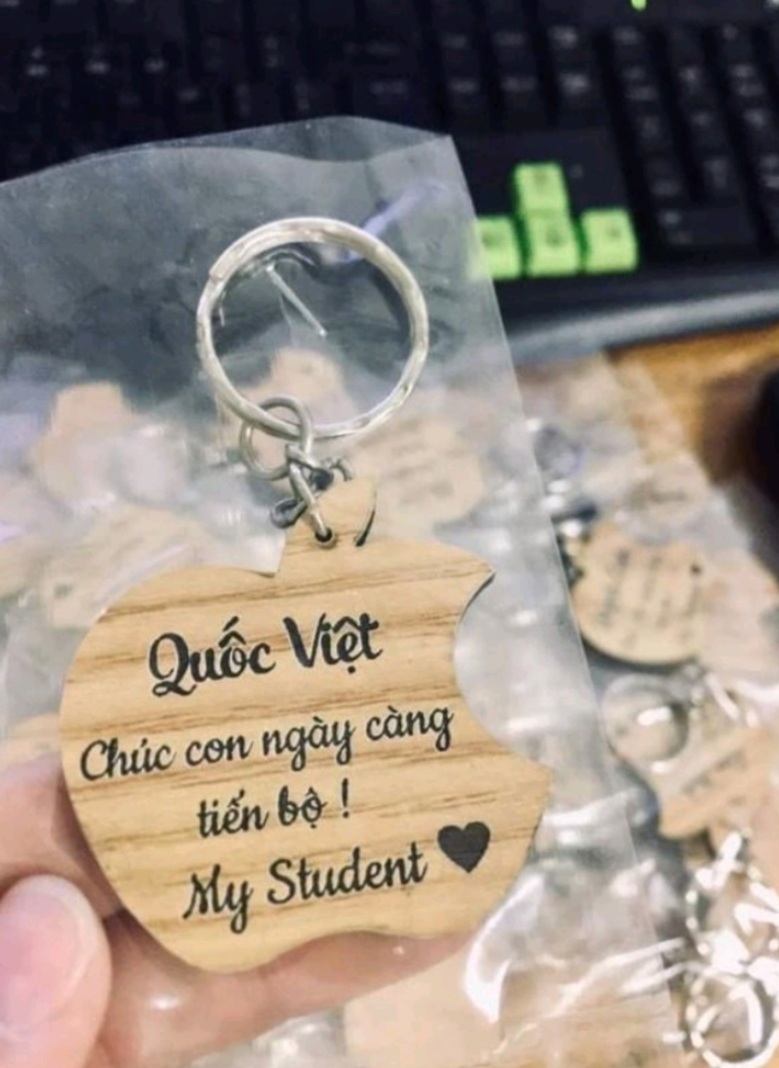 móc khoá gỗ khắc tên theo yêu cầu