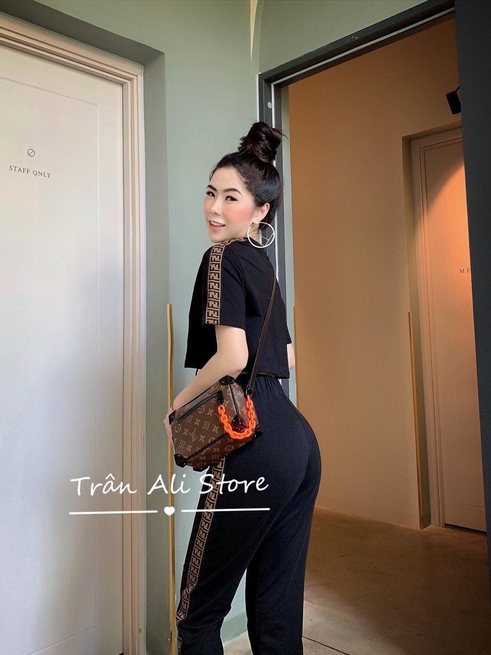 Sét bộ croptop phối viền 2 bên hông thể thao năng động  TTSA0123