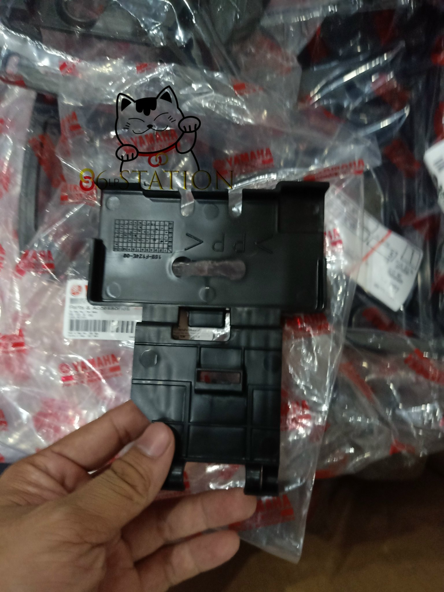 nắp đậy bình ắc quy exciter 2006 - 2010