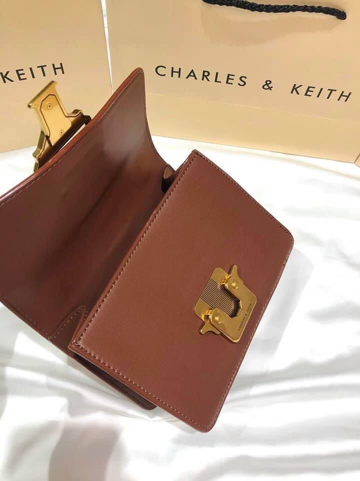 Túi CNK Khoá Cánh Dây Xích Double Handle Metallic Push-Lock Shoulder Bag