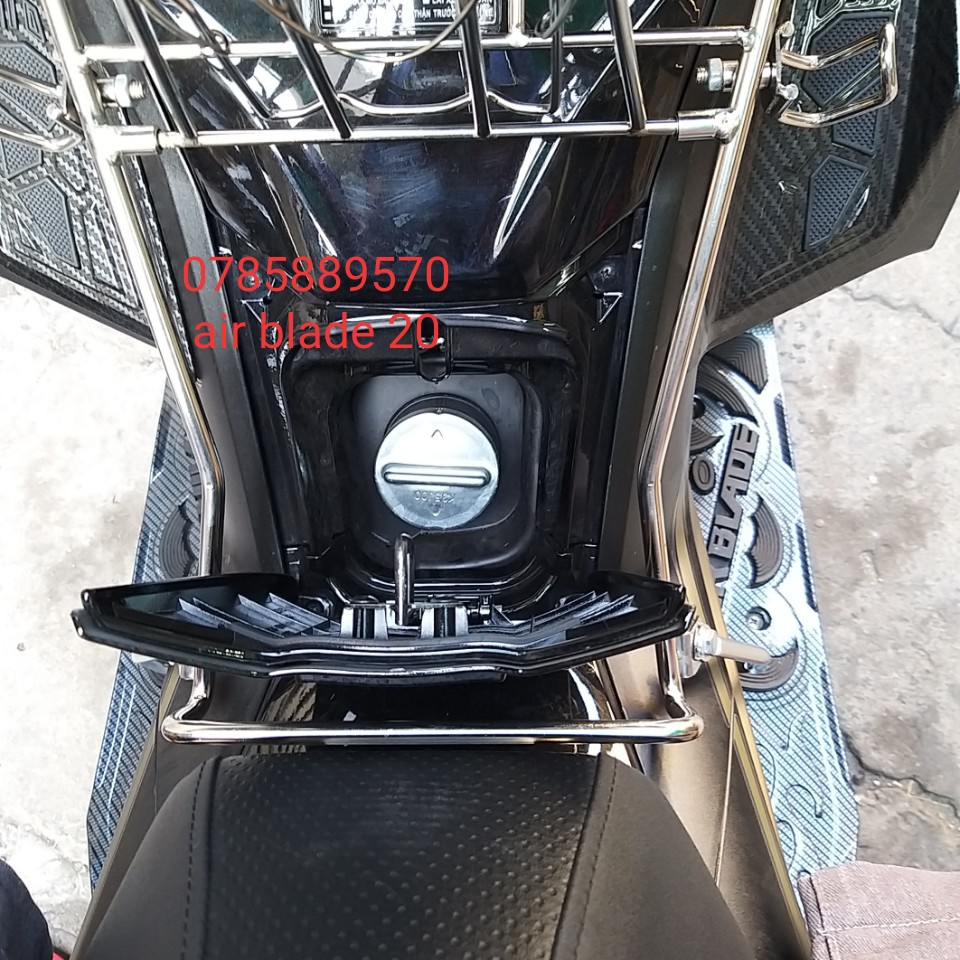 ỐP NẮP XĂNG XE AIR BLADE 2020-2023 CARBON