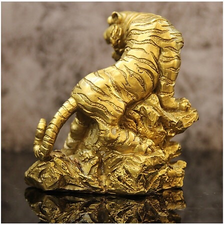 Linh vật hổ trên núi đá ( mãnh hổ)
