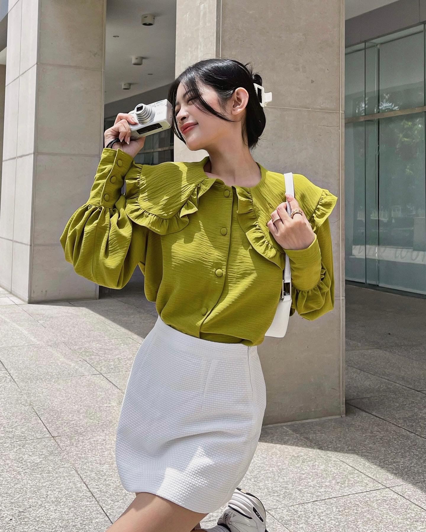 [Nhập mã LAZFASHION34-giảm 15% tối đa 99k/600k]SAP-Áo sơ mi cổ sen nút bọc