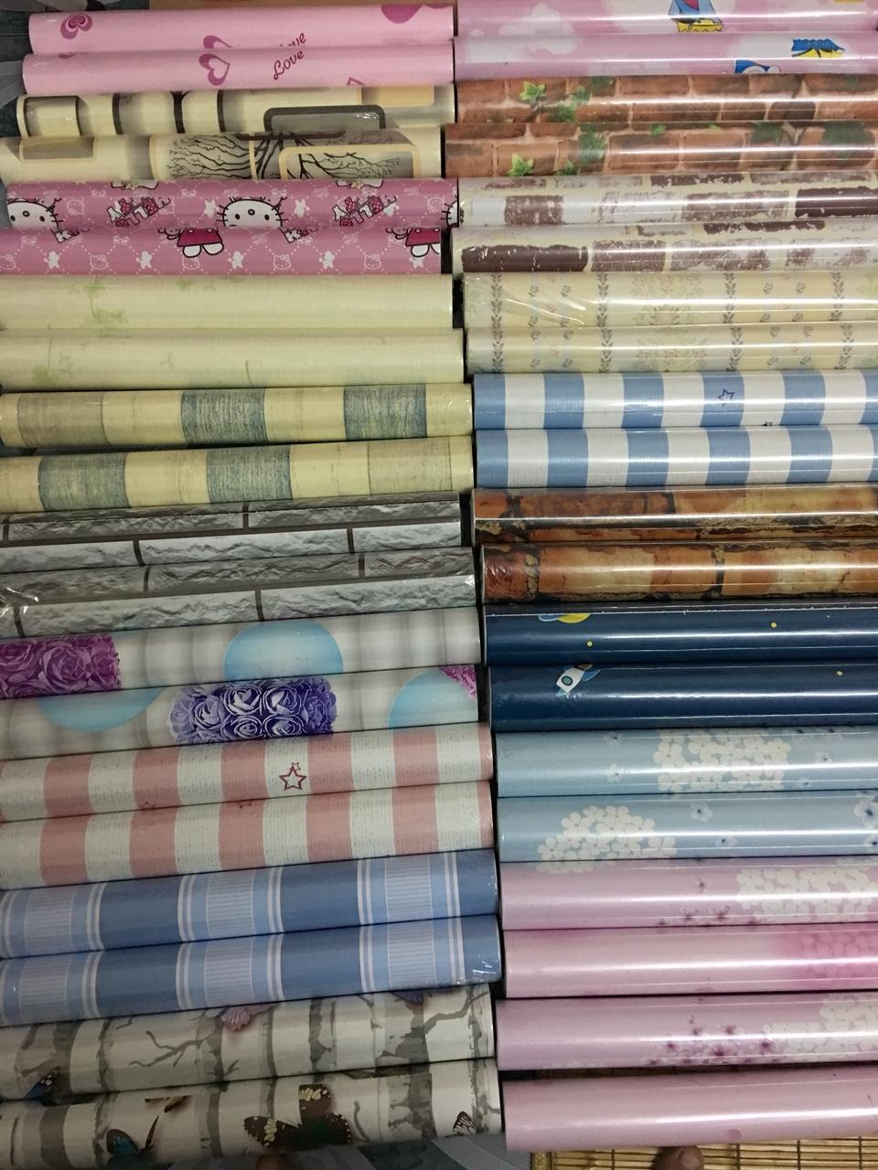 Giấy Dán Tường Sẵn Keo Dọc Xanh Sáng (10m x 45cm)
