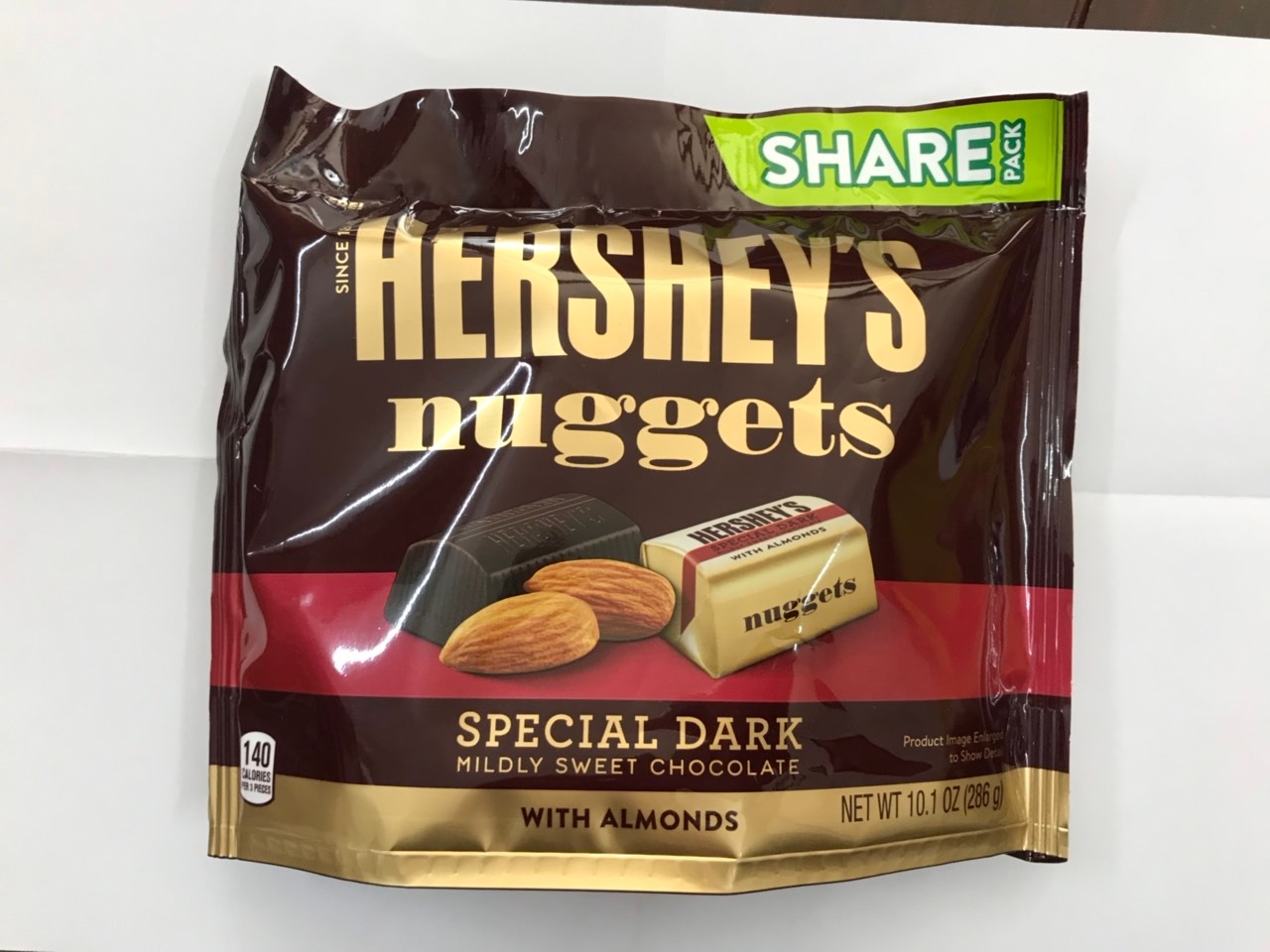 Kẹo Socola Hershey's Nuggets - Vuông Đắng Nhân Hạnh Nhân