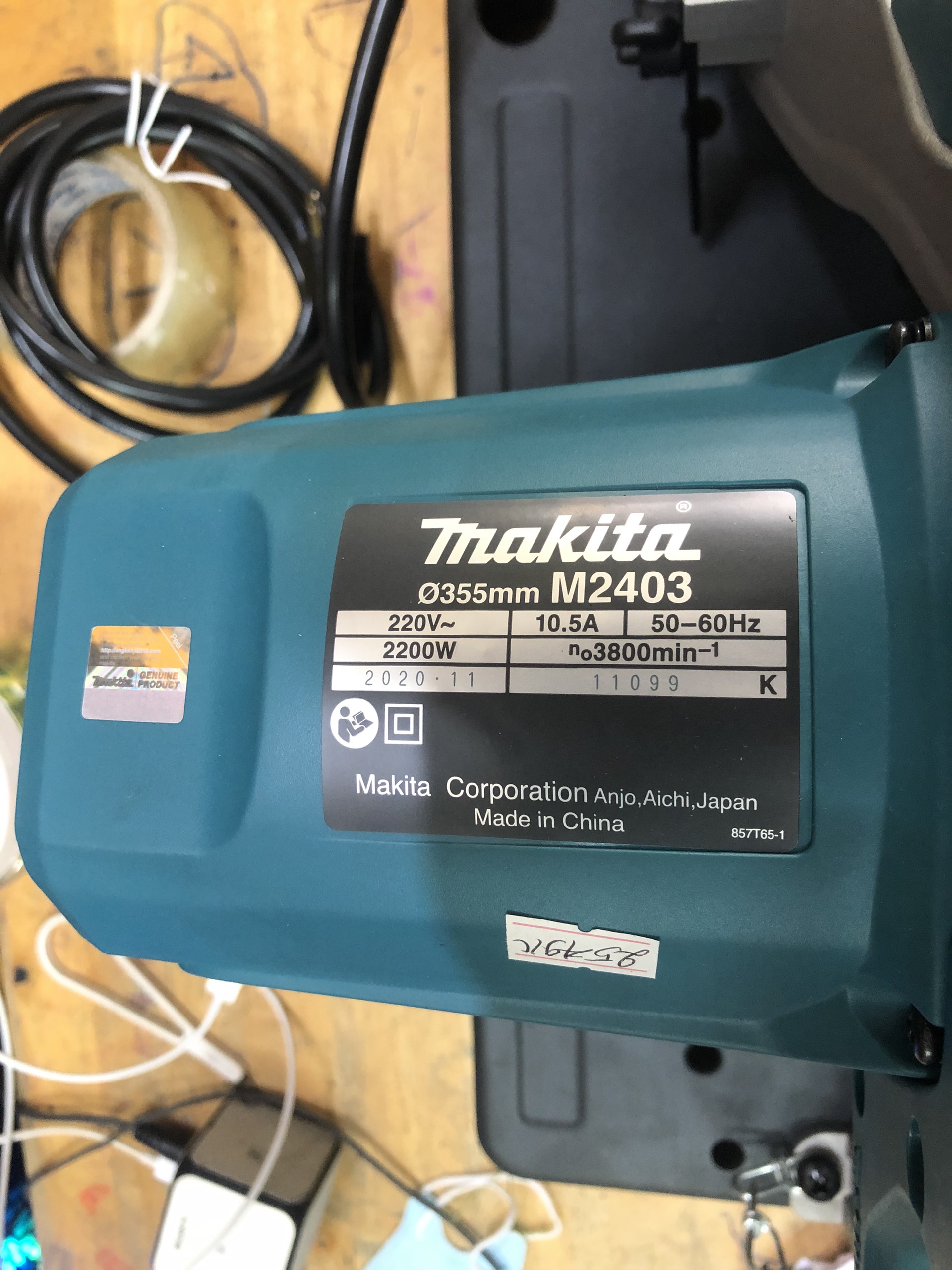 MÁY CẮT 2200W MAKITA M2403B