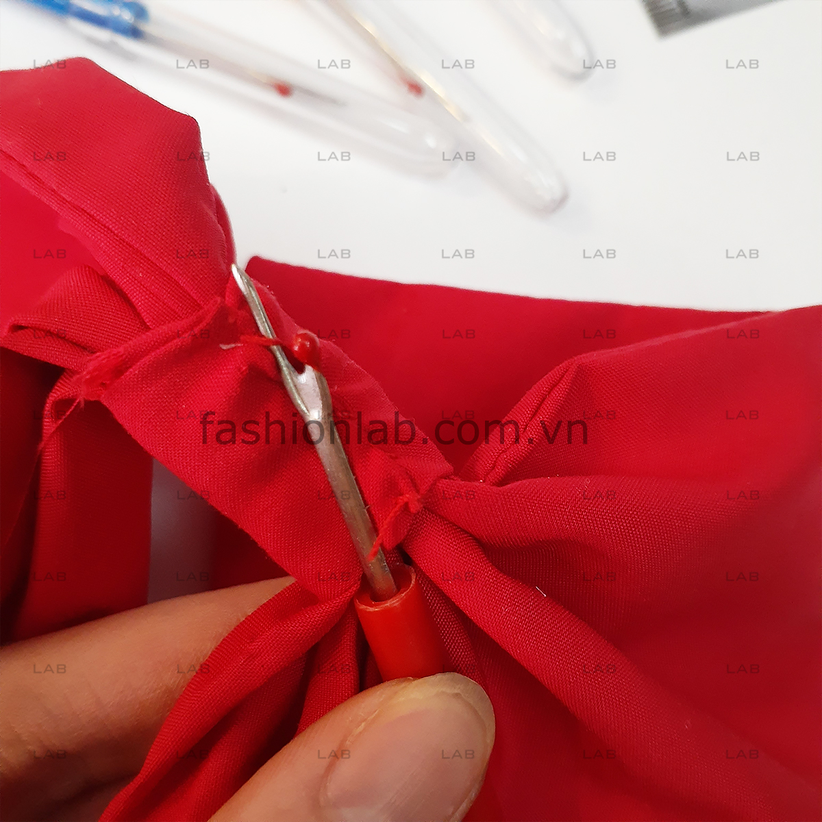 Dao lia chỉ, tháo chỉ, kéo trổ khuyết (chiếc)