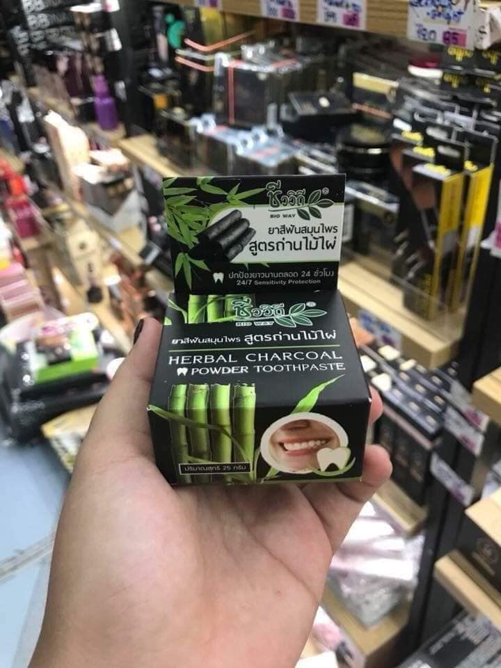 Bột than tre trắng răng HERBAL CHARCOAL Thái Lan