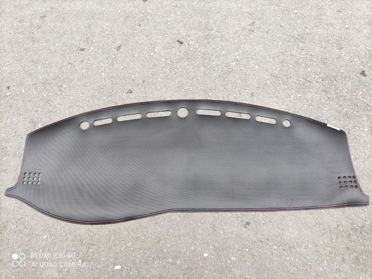 Thảm taplo da carbon xe XL7 , Ertiga đời 2019 2020 2021 2022 2023 có chống trượt, thiết kế 3D vừa in form xe, giúp che nắng bảo vệ taplo, tạo thẩm mỹ cho xe của bạn