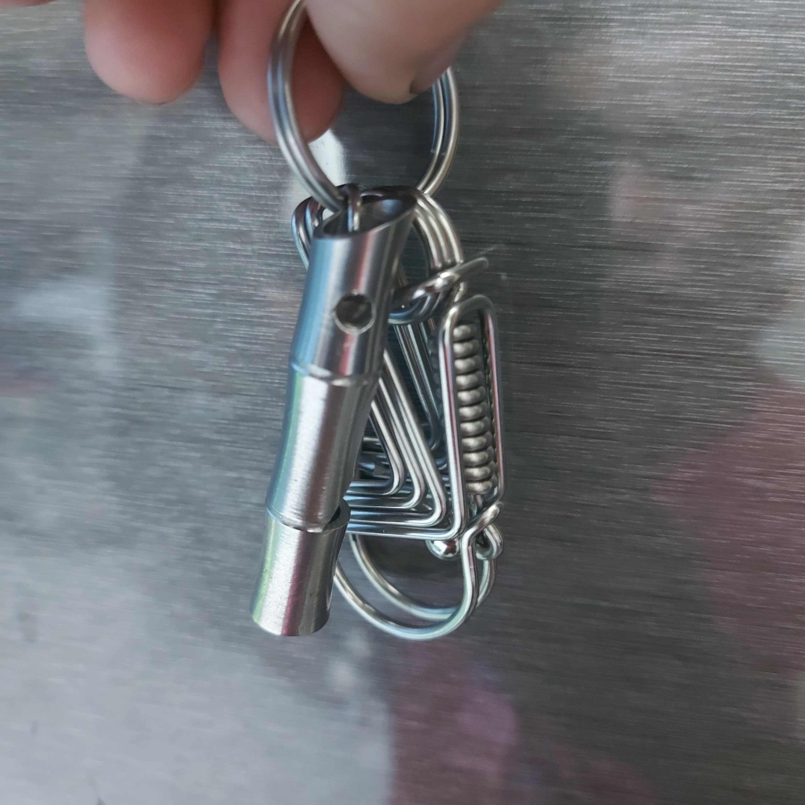 Phụ Kiện Móc Khóa còi inox thổi kêu