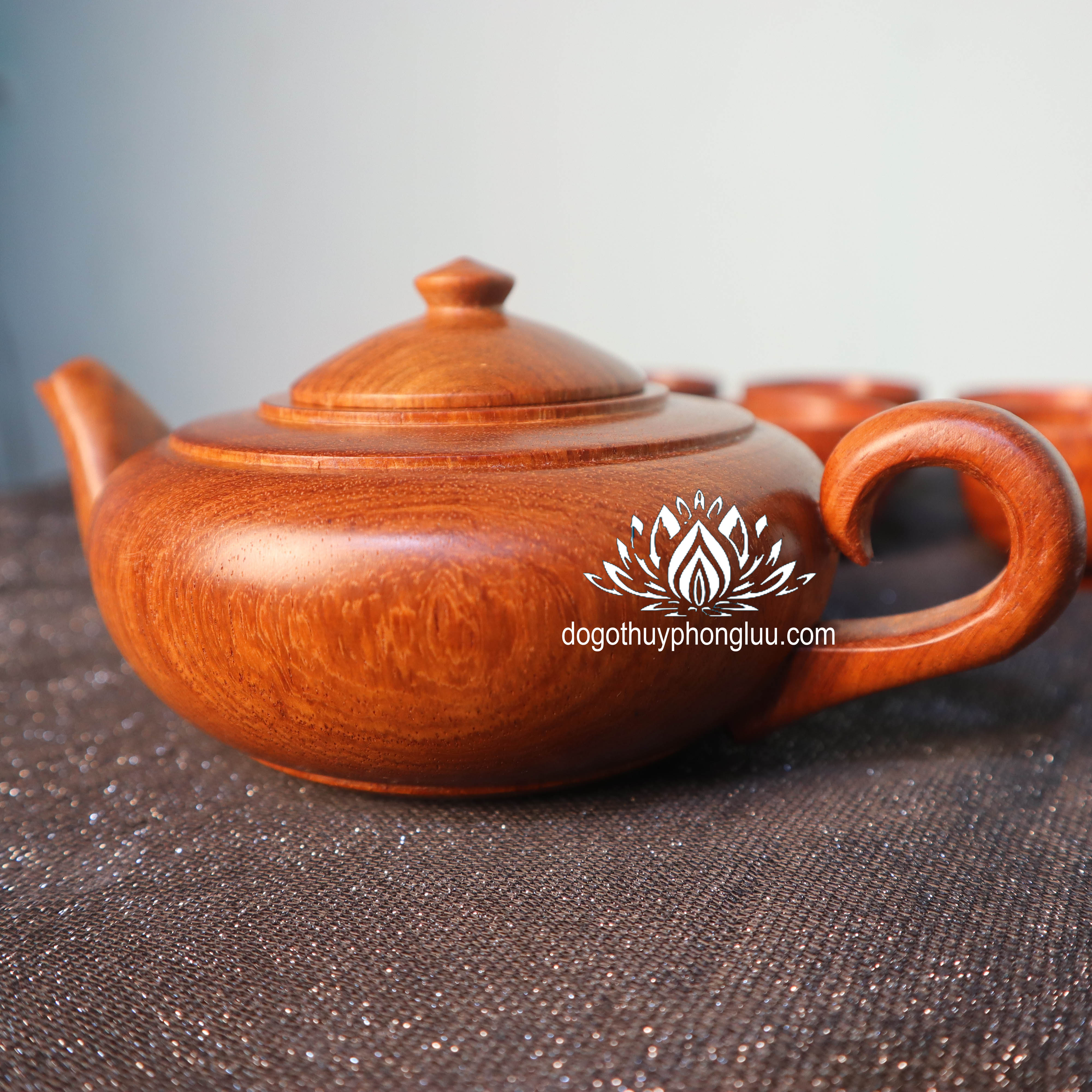 Khung giá thờ gấm ly quy trạm cửu huyên thất tổ gỗ hương rát vàng