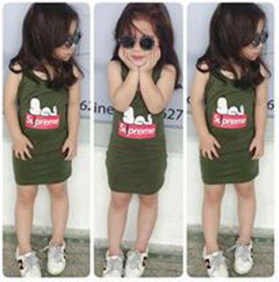 Đầm ôm sát nách bé gái